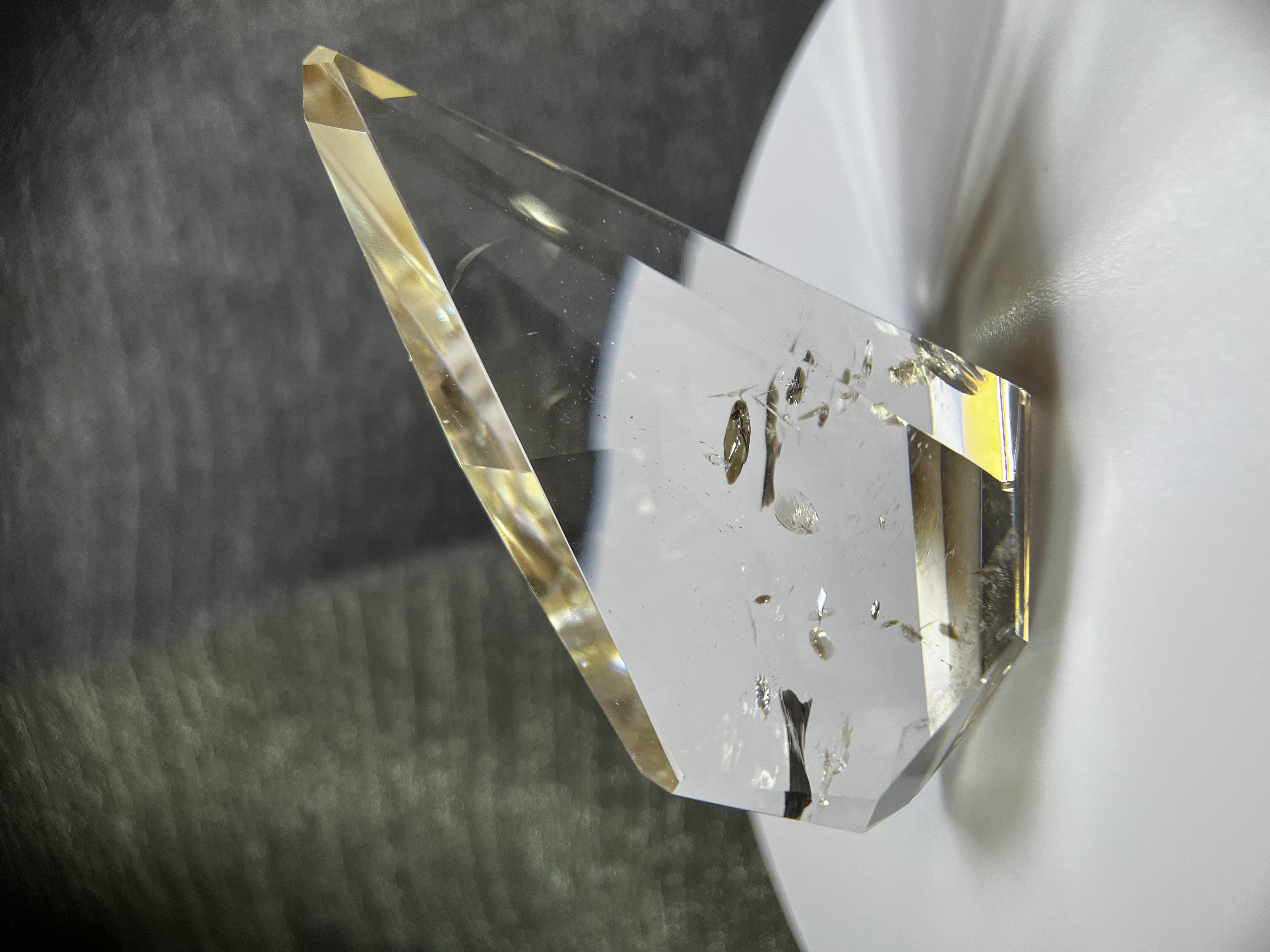 29RA153 擺件｜白阿賽｜7.5 cm ｜帶彩虹🌈