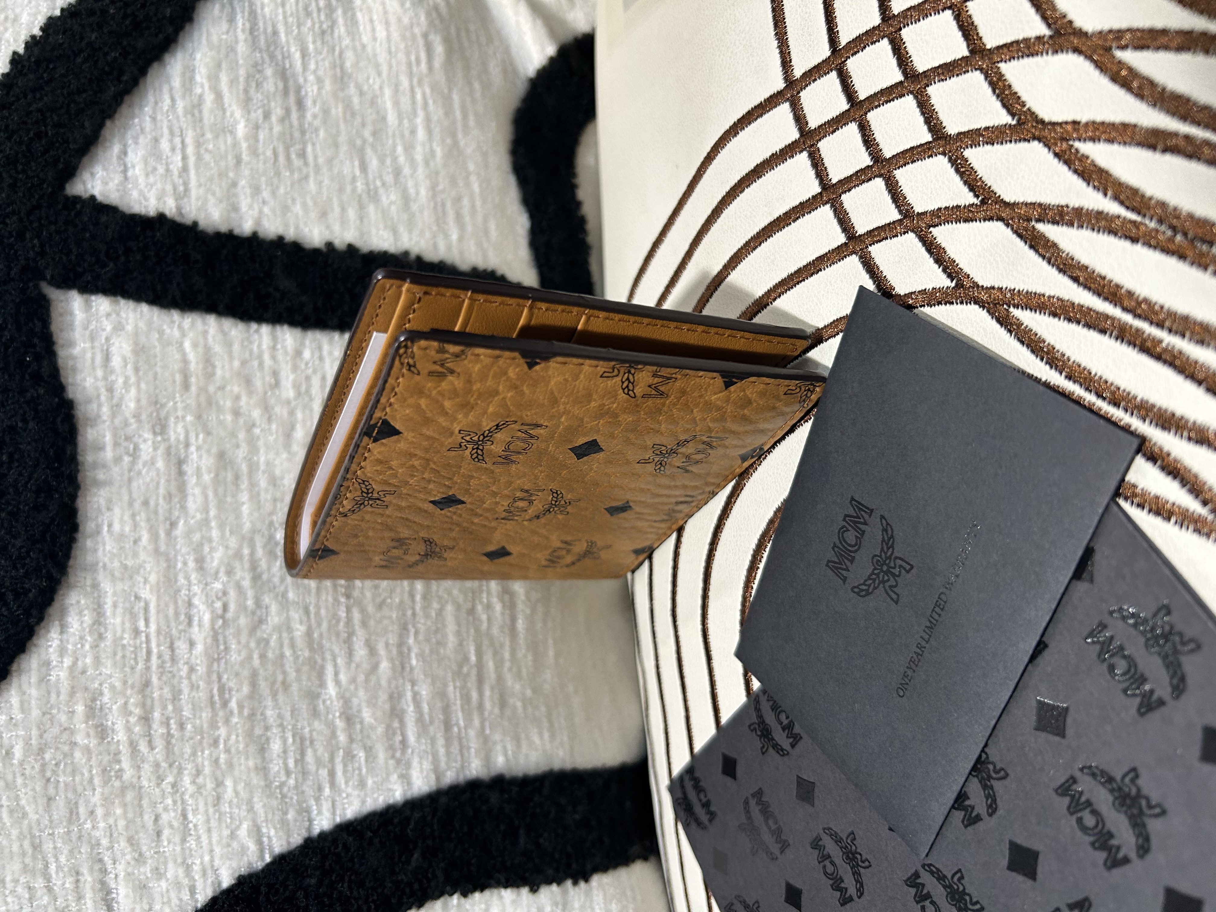 全新 MCM BIFOLD WALLET IN VISETOS ORIGINAL 100%Authentic ,全新貨品 ✅專門店收據✅證書✅盒