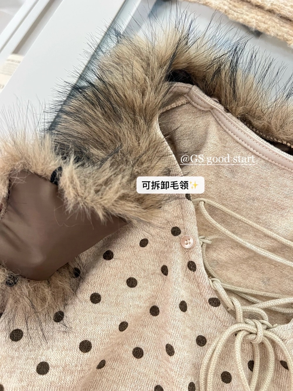 韩系复古纯欲系带氛围感修身小衫(配可拆卸毛领) Korean Vintage Coquette Fitted Top with Detachable Faux Fur Collar
