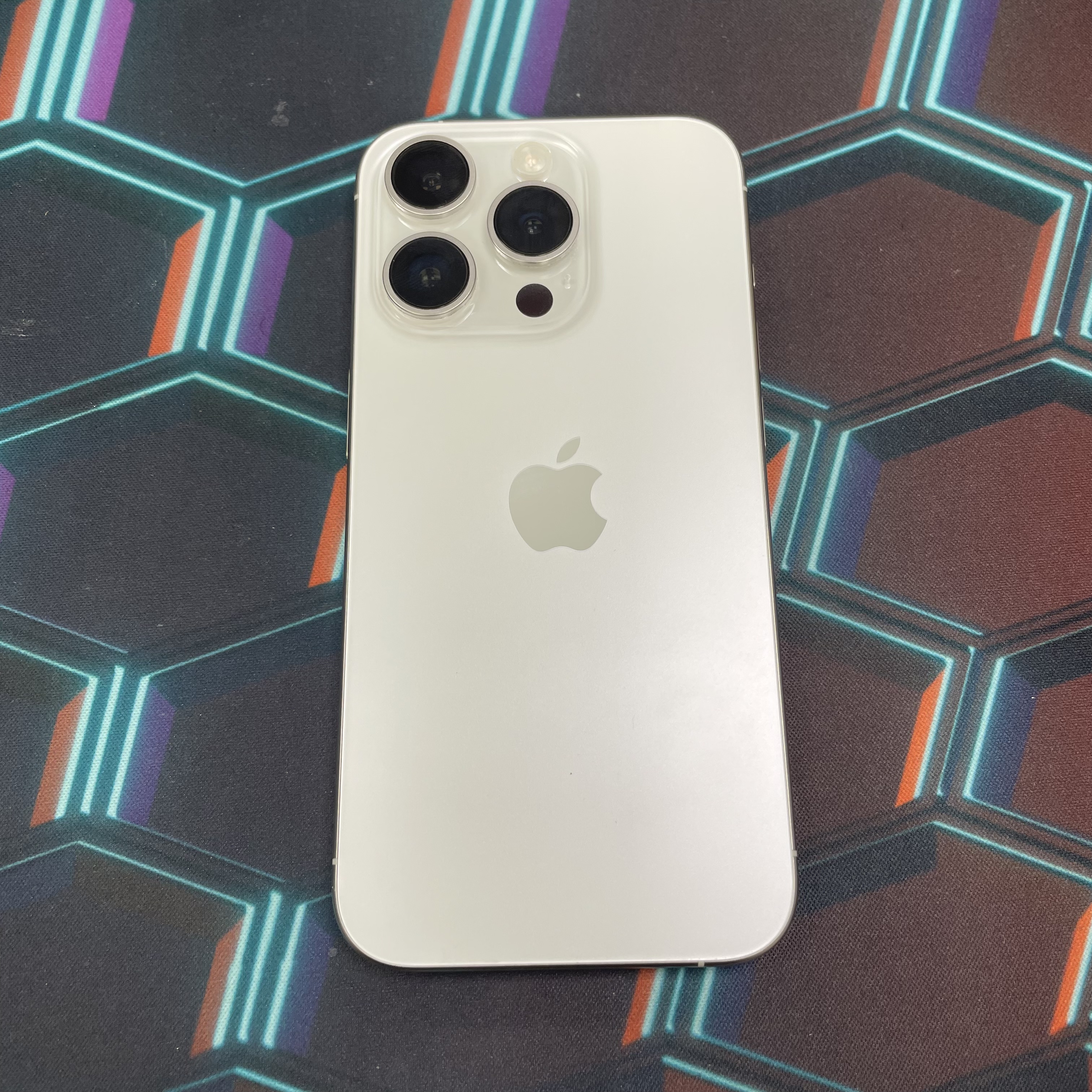 *6600 15 Pro 靚機 128GB 電100 白色 white