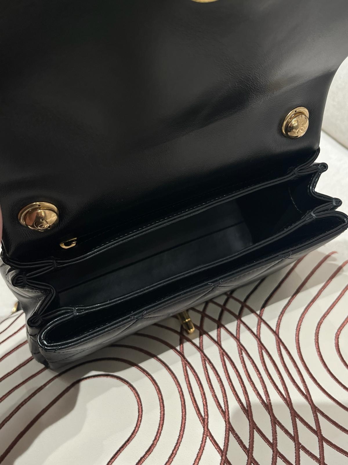 Chanel FLAP BAG AS3366 晶片 100%Authentic, 98%new  ✅晶片✅dust bag✅box 