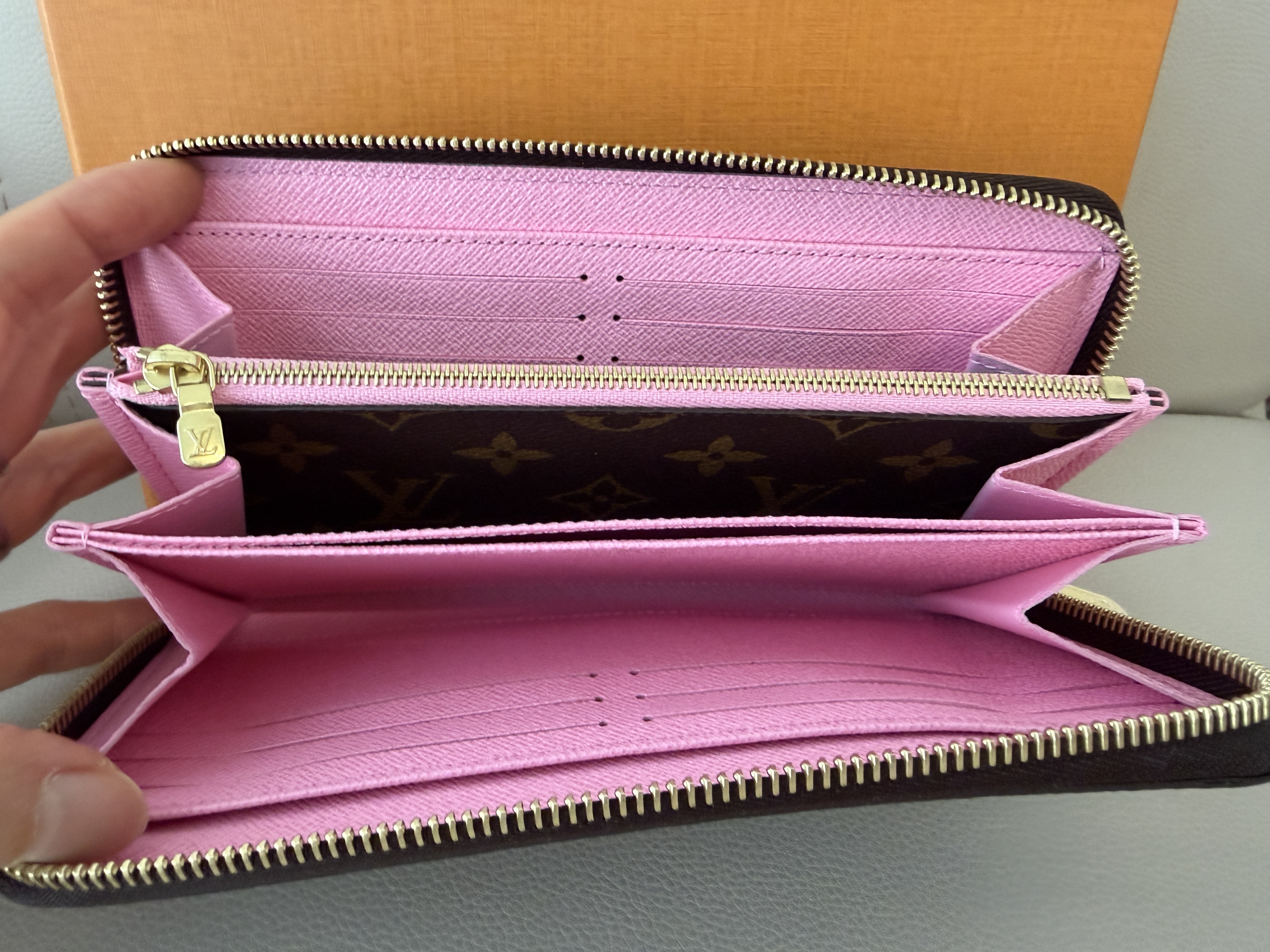 Louis Vuitton Vivienne 限量絕版長銀包