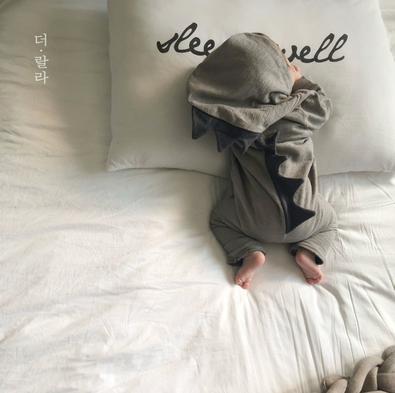 🌸預訂 韓國直送🌸🇰🇷THELALA兩色恐龍造型連帽拉鍊長袖連身服