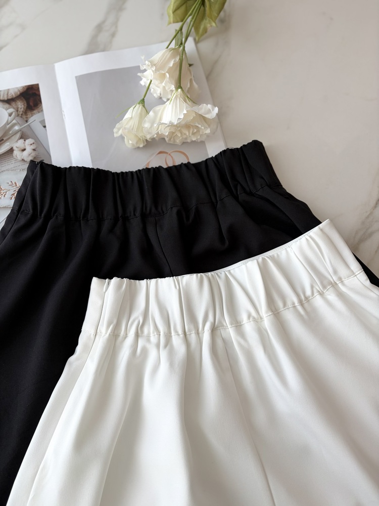 Front-Slit Midi Flare Skirt (Black)