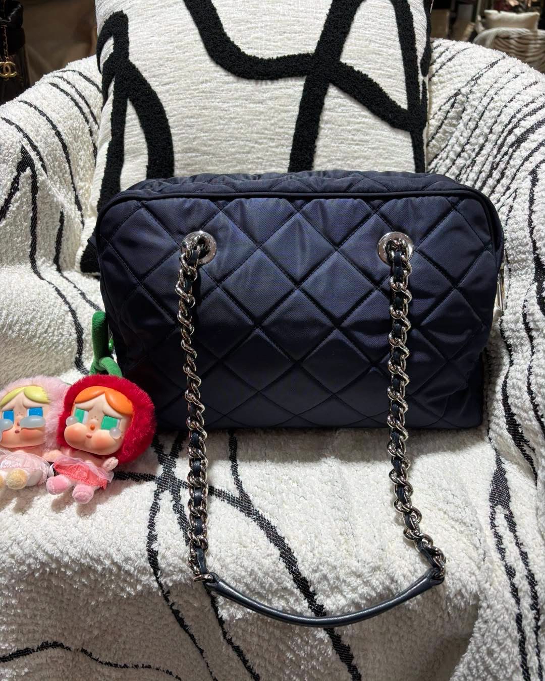 PRADA nylon shoulder  bag navy 100%Authentic, 95%new ✅Dust bag