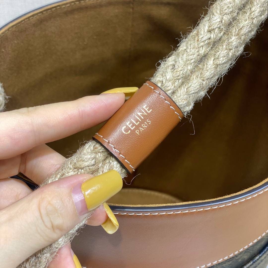 🔥大货实拍图 𝗖𝗘𝗟𝗜𝗡𝗘♥𝗕𝗨𝗖𝗞𝗘𝗧 𝗖𝗢𝗥𝗗𝗘麻绳水桶包 编号：196272 尺寸：19*23*19cm