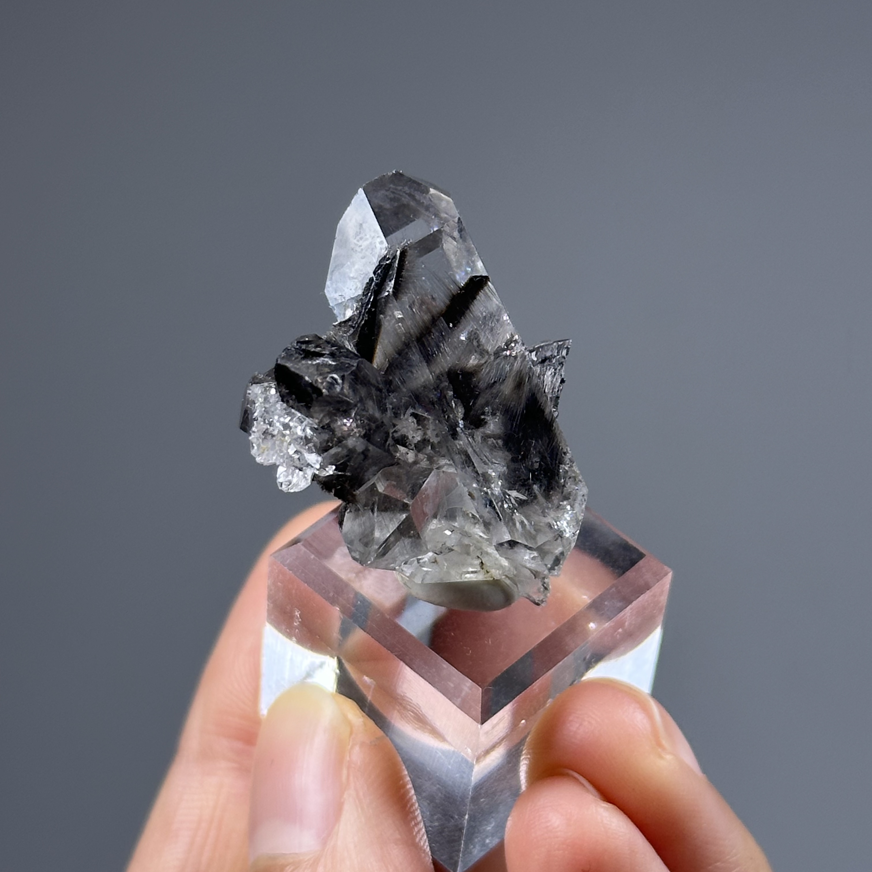 黑銀鈦水晶簇 - Brookite and Rutile Quartz | RU015