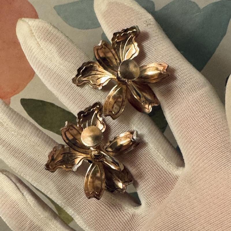 Vintage C.a. 1950s Repainted "Golden Bell' Statement Screw-back Earrings (MT1960-10)