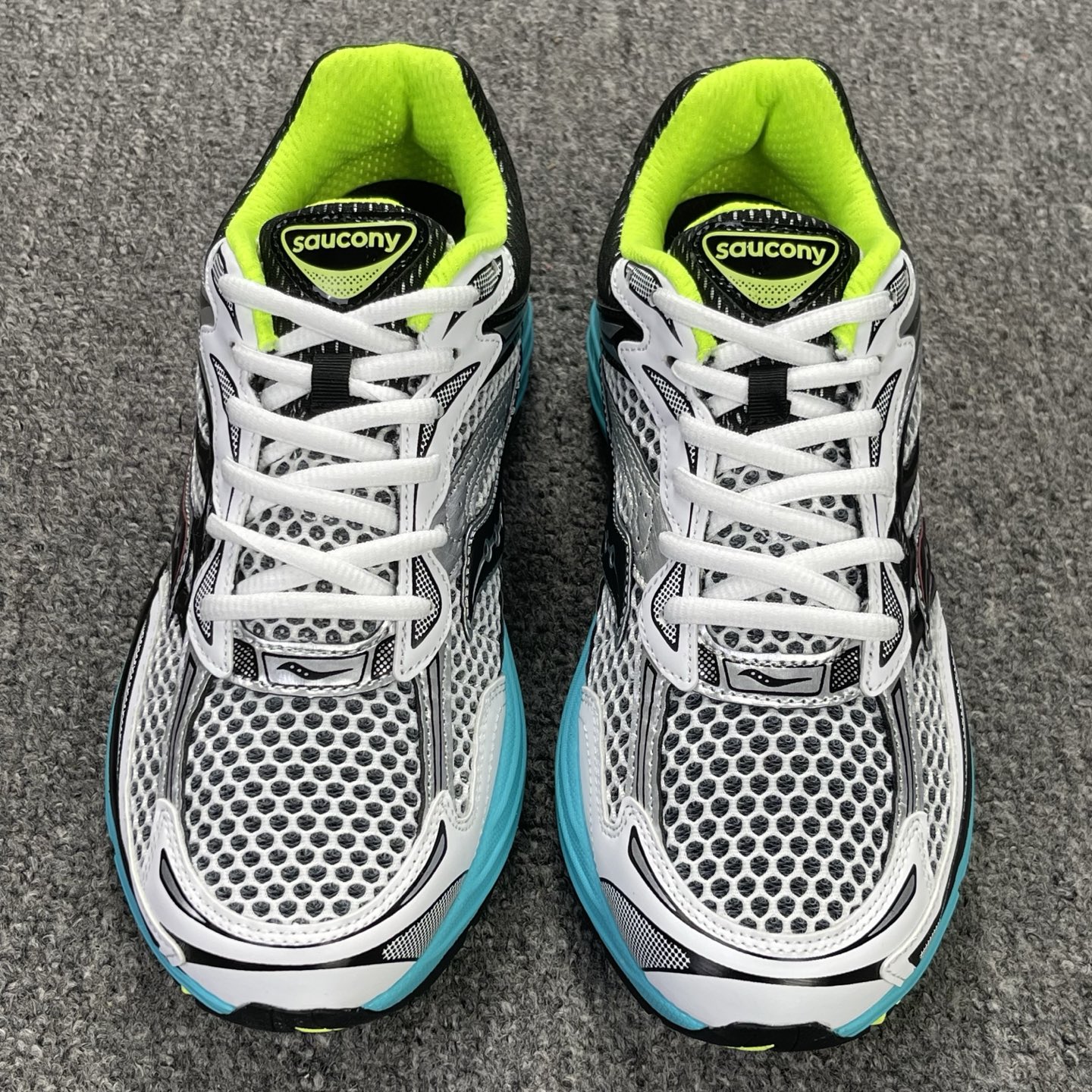 Saucony ProGrid Omni 9