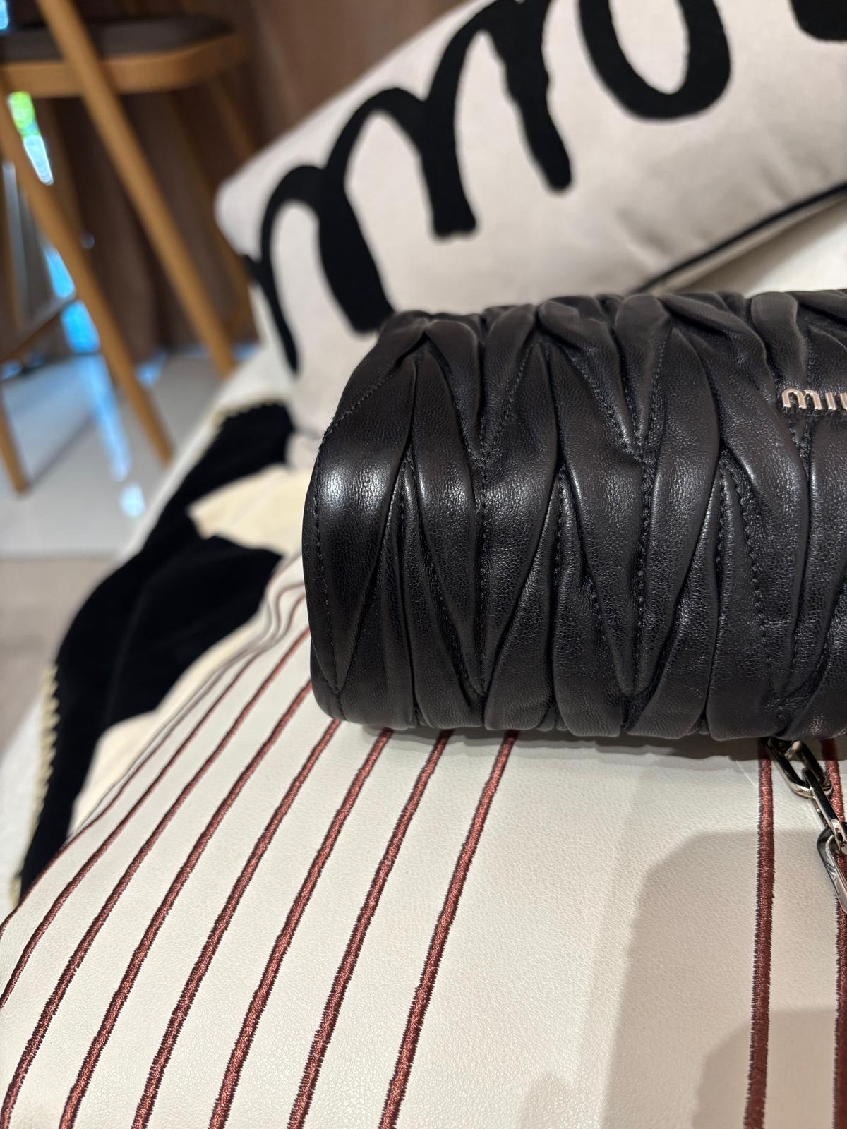 Miu Miu chain shoulder bag 100%Authentic,95%new ✅dust bag  