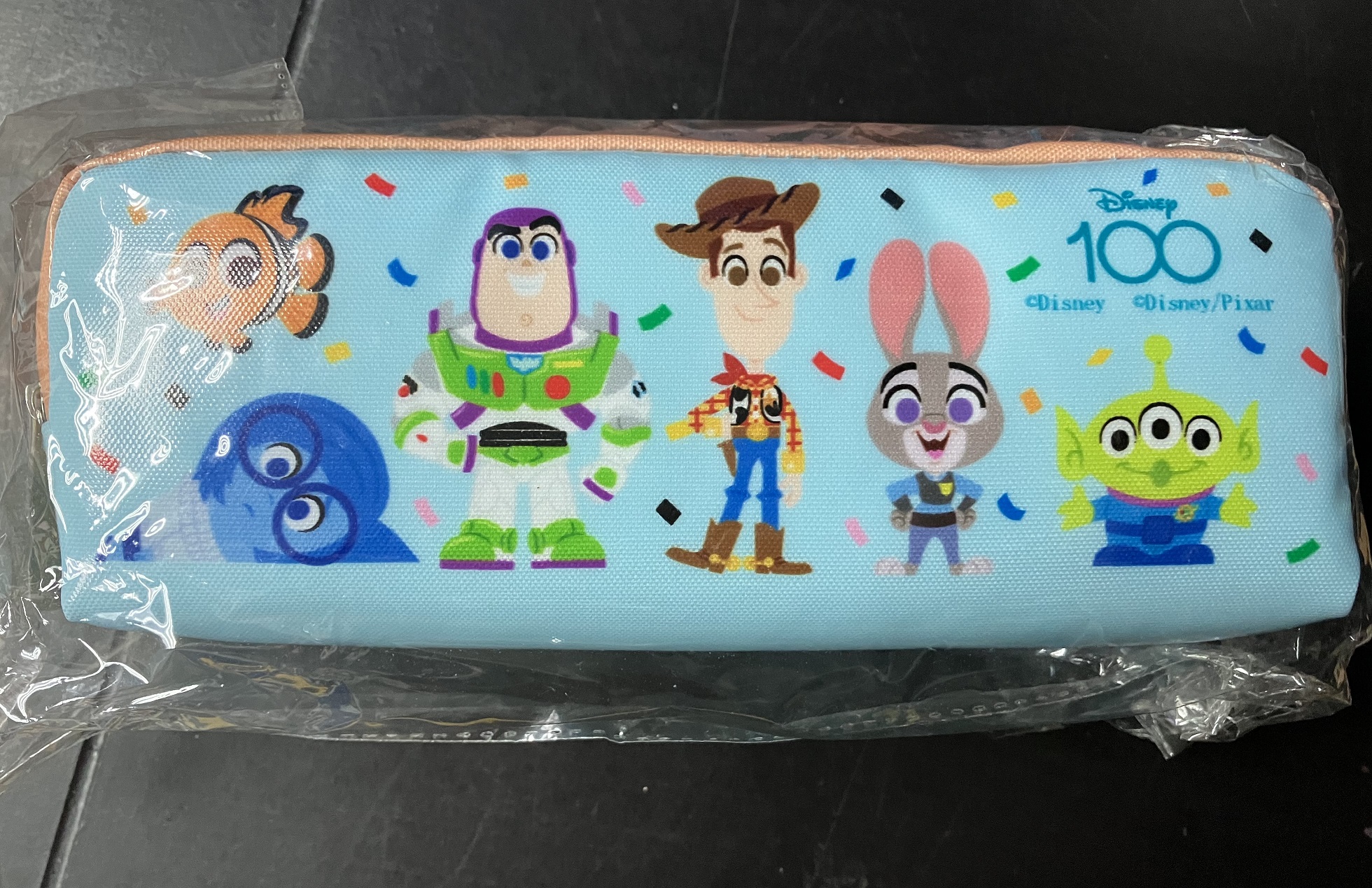 迪士尼 100 米奇 獅子王 胡迪 巴斯 呀愁 毛仔 睡公主 筆袋 週邊文具  [平行進口] AA06392