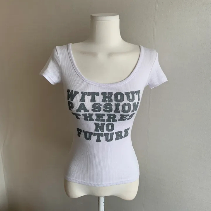 Ribbed Scoop Neck Graphic Top