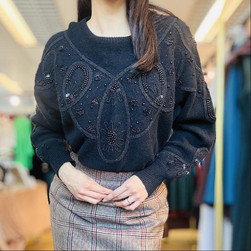 Vintage Made in Hong Kong 70% wool 20% Angora Beaded Pullover (MT2530)