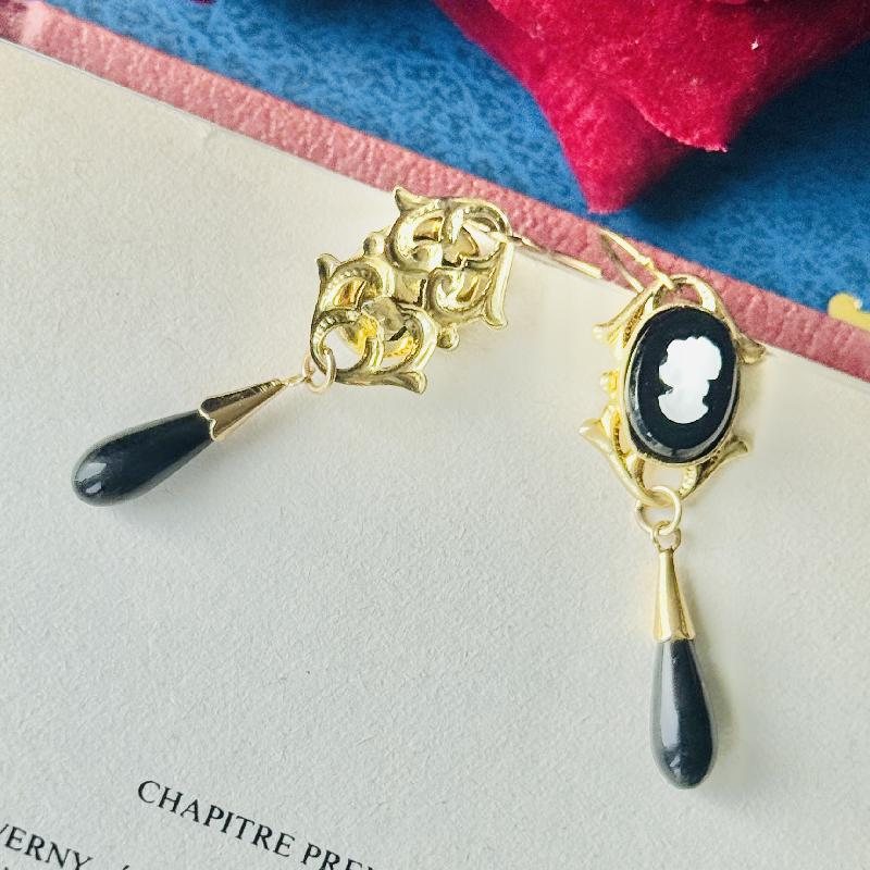 Vintage Recomposed Czechoslovakian Black Glass Cameo Hook Dangle Earrings (MT2279)