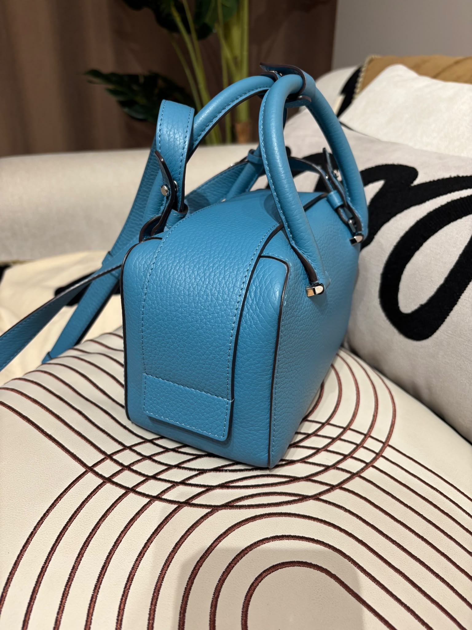 Delvaux Cool box mini calfskin 21cm 2way bag 100%Authentic, 98%New ✅Dust bag