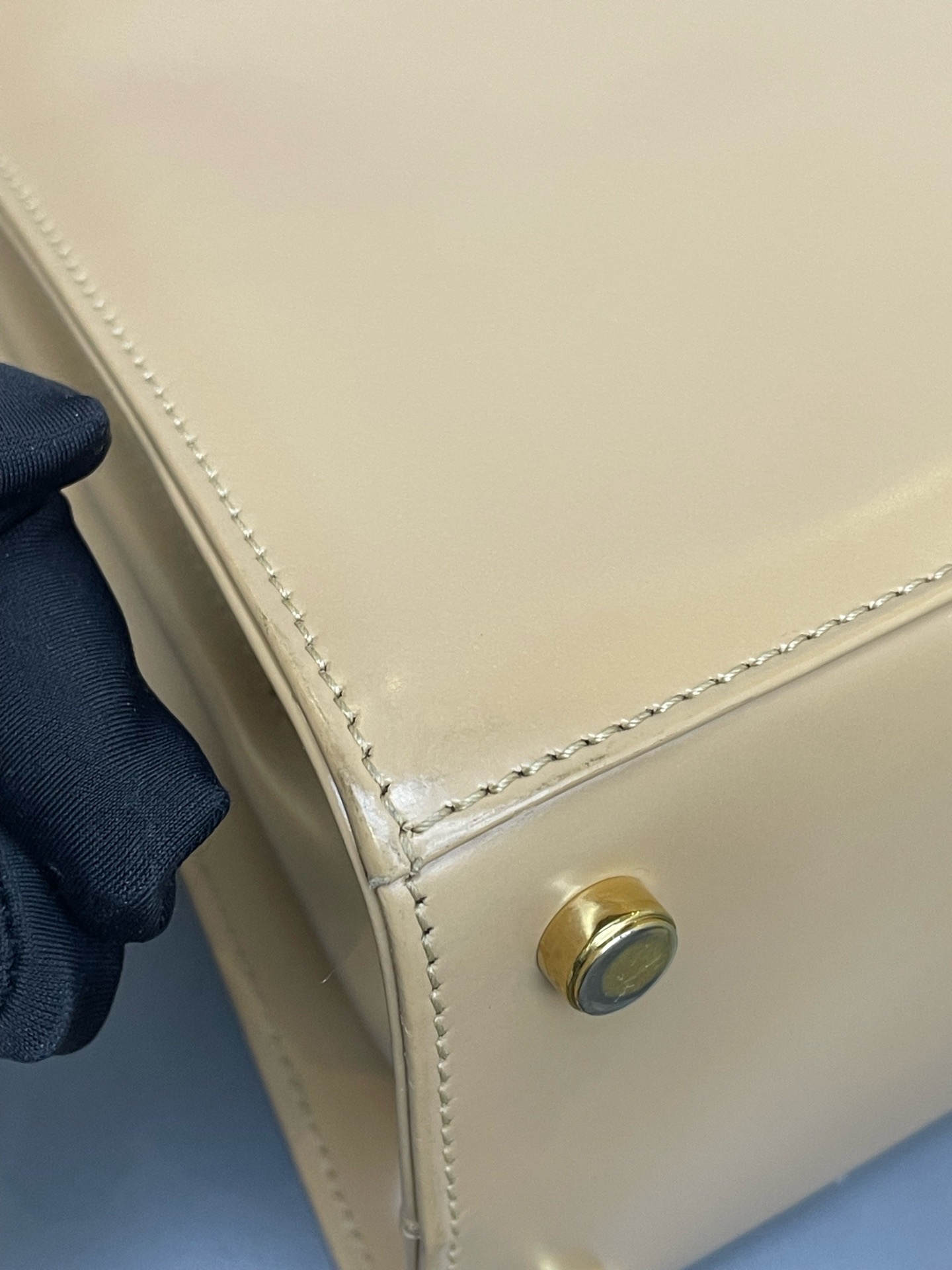 【預訂貨品】Ferragamo現代款奶茶色mini tote