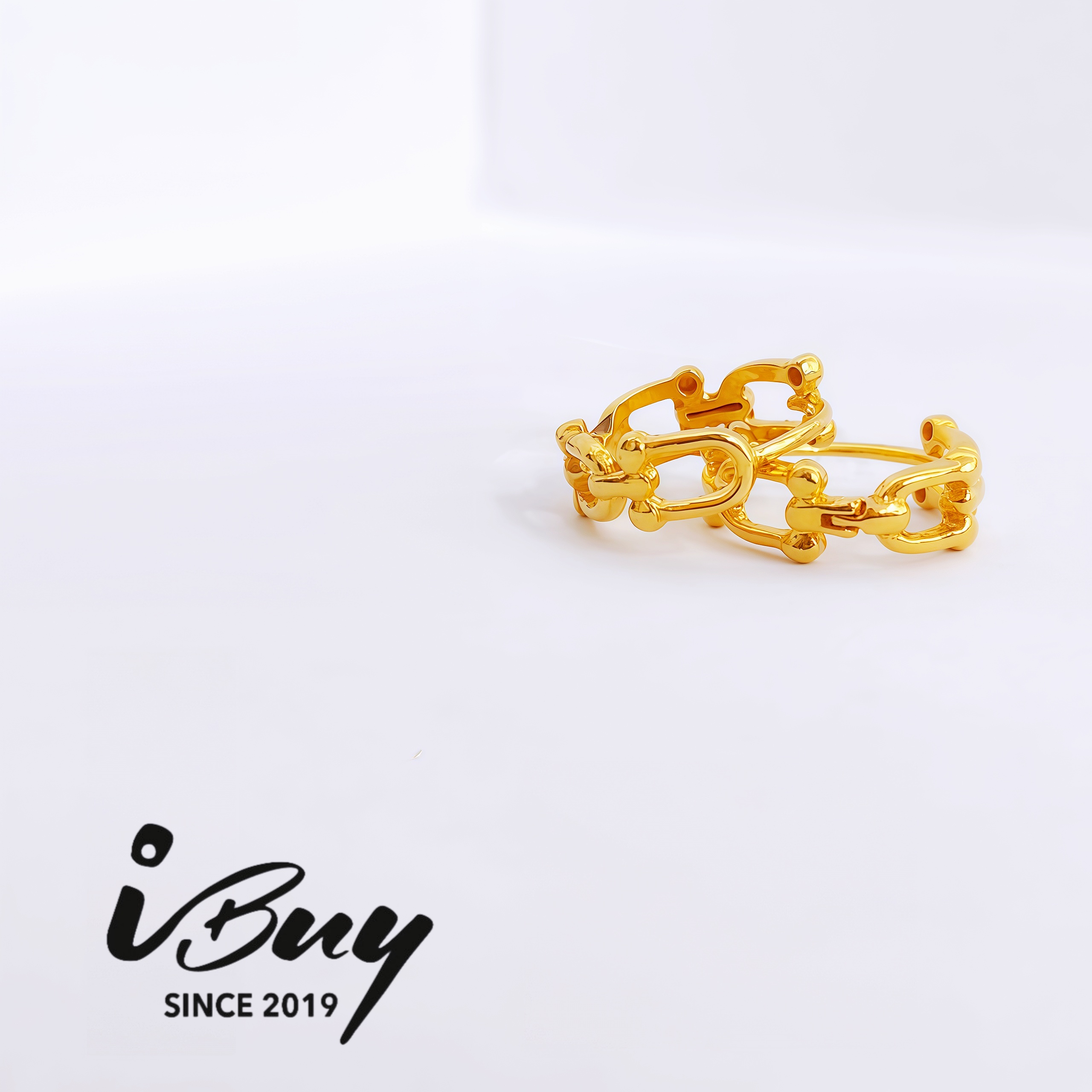 916 GOLD HORSEHOOF EARRING 916 金 马蹄扣耳圈