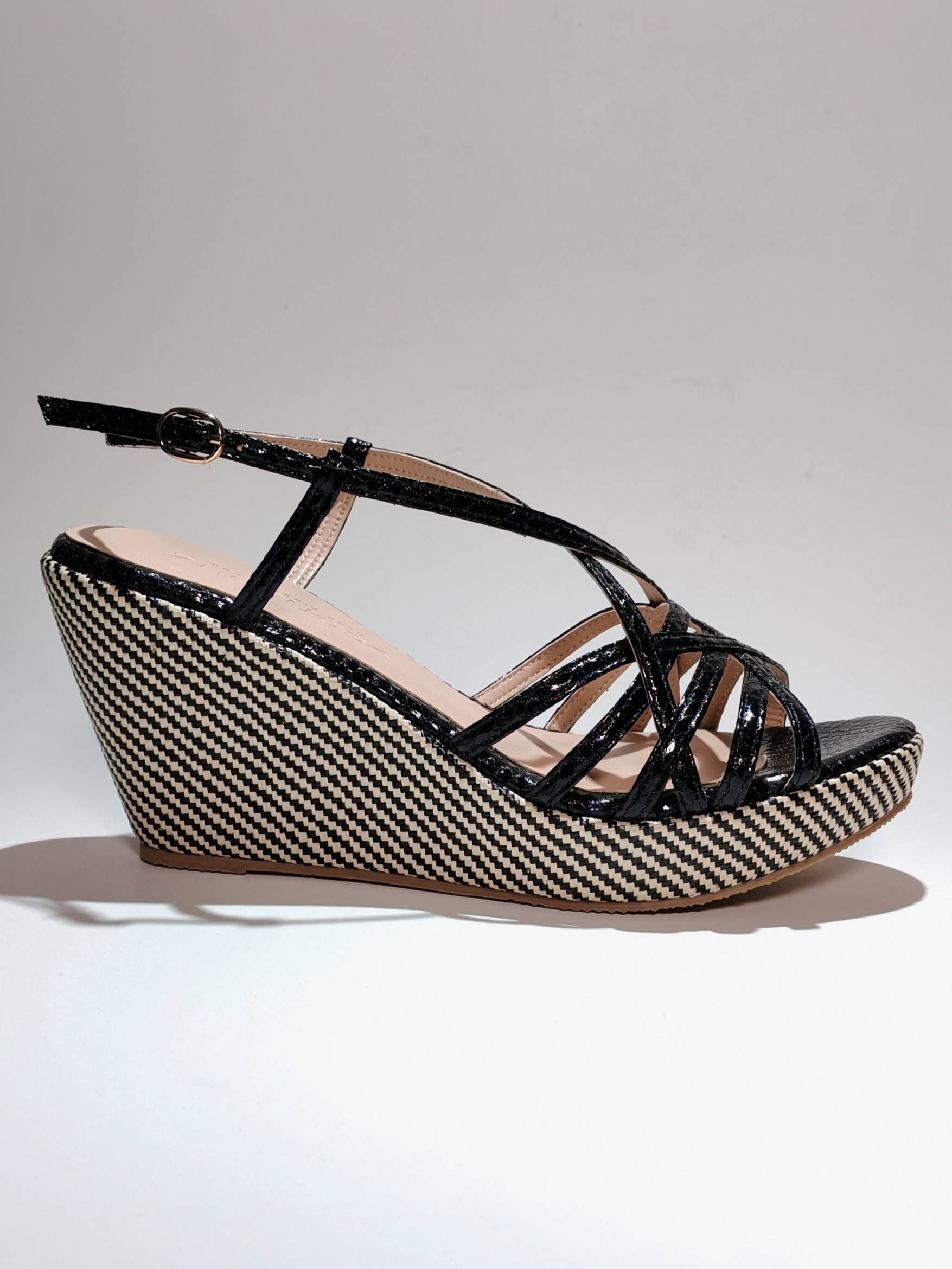 LOLA WEDGE BLACK