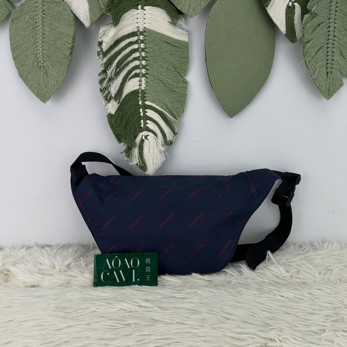 BALENCIAGA🤍PRE OWNED 經典藍色印花尼龍 胸口包 腰包💙