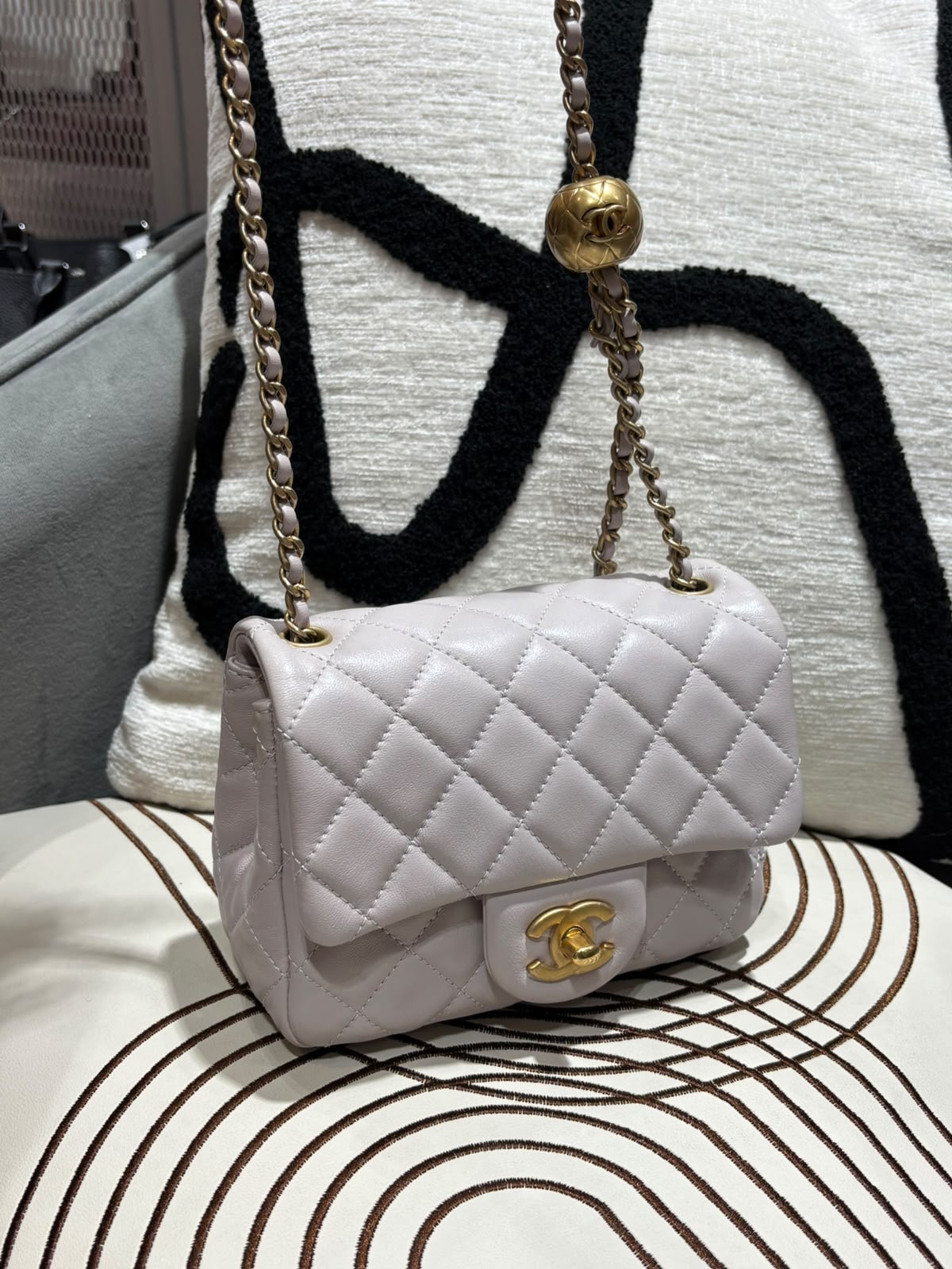 Chanel mini flap with pearl crush 金球方胖子 100%Authentic,98%new ✅晶片✅收據✅dust bag✅box