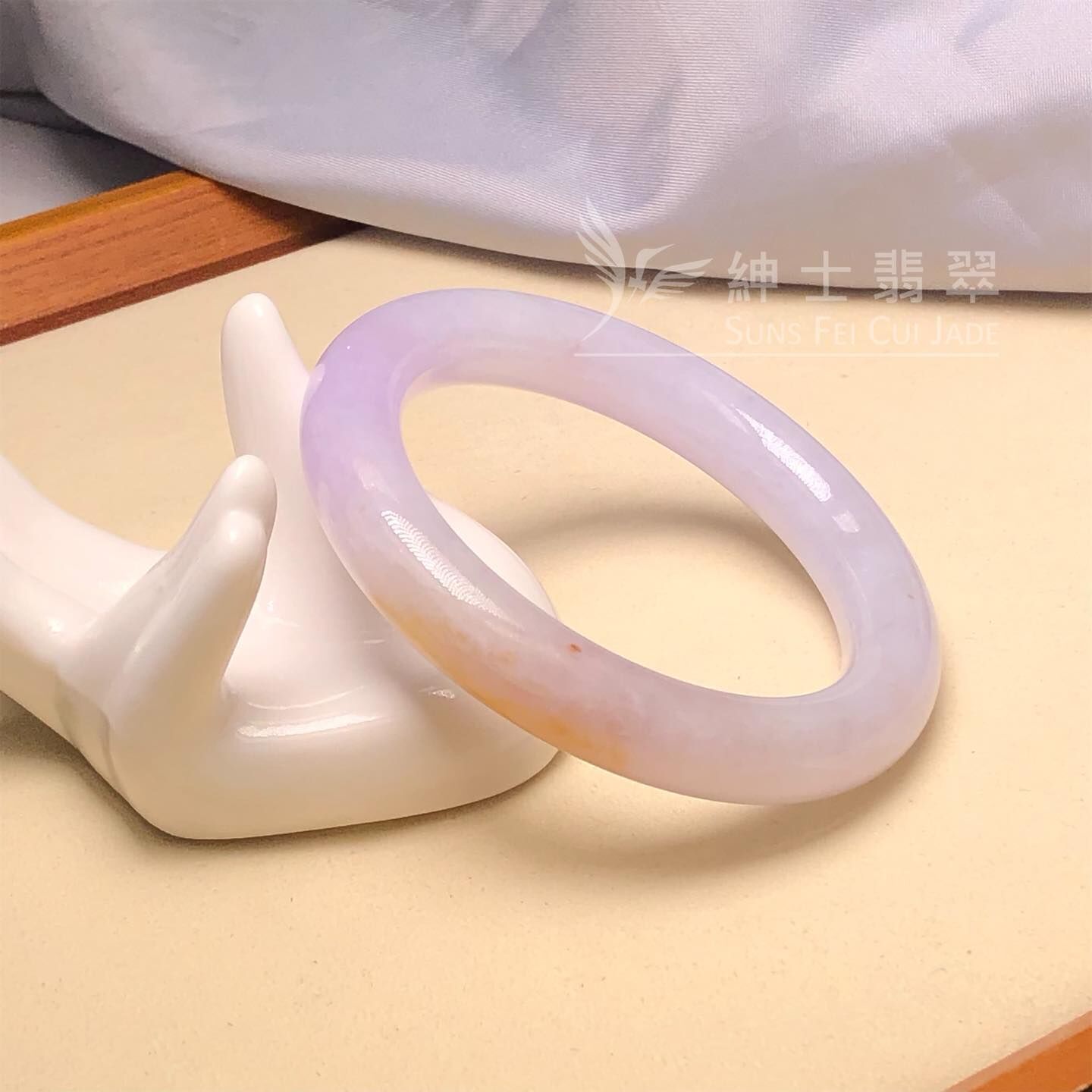 木那姐堆帶翡色圓鐲56.6mm