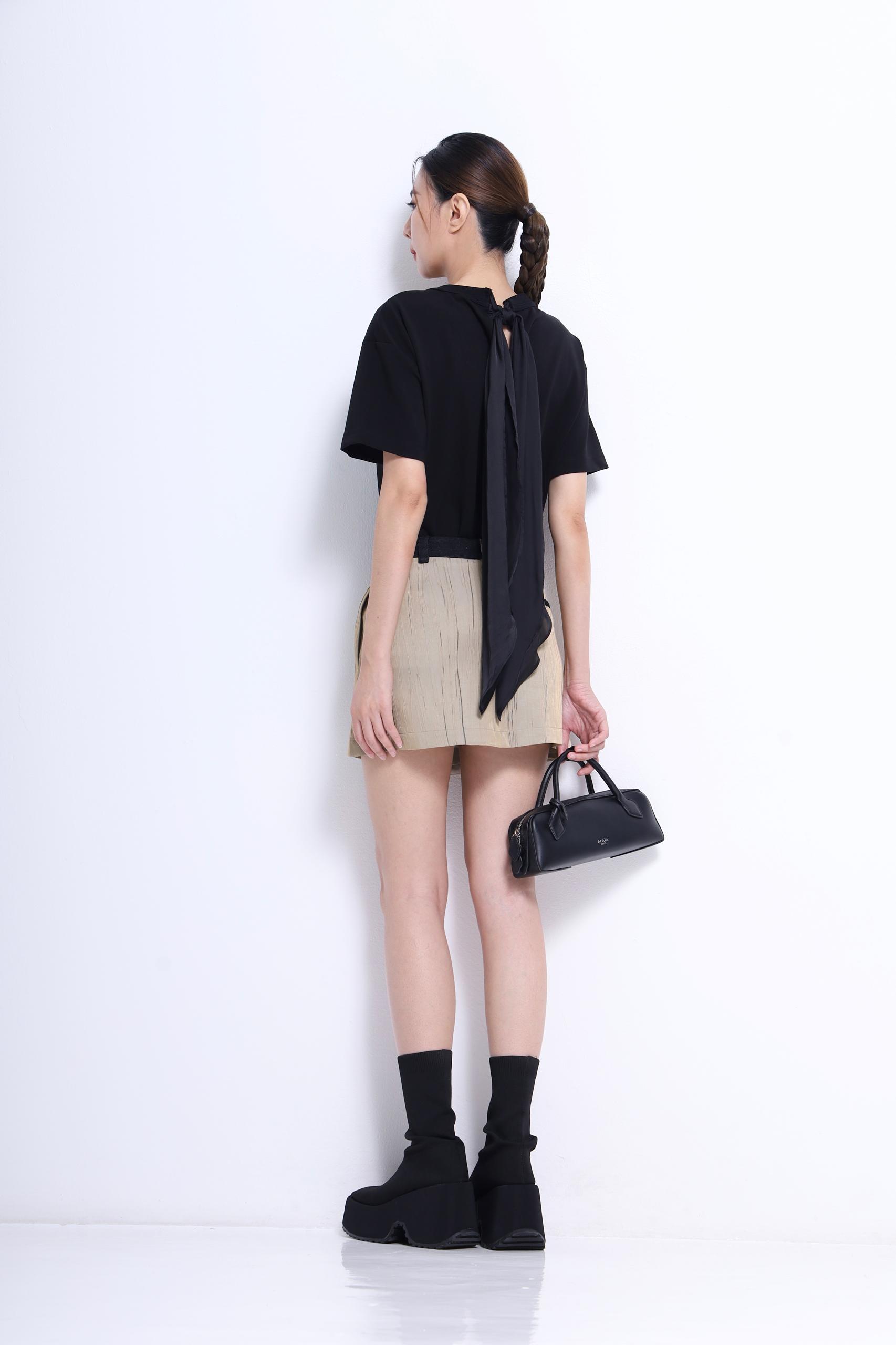 舒适百搭上衣 背部有彩带设计 2636