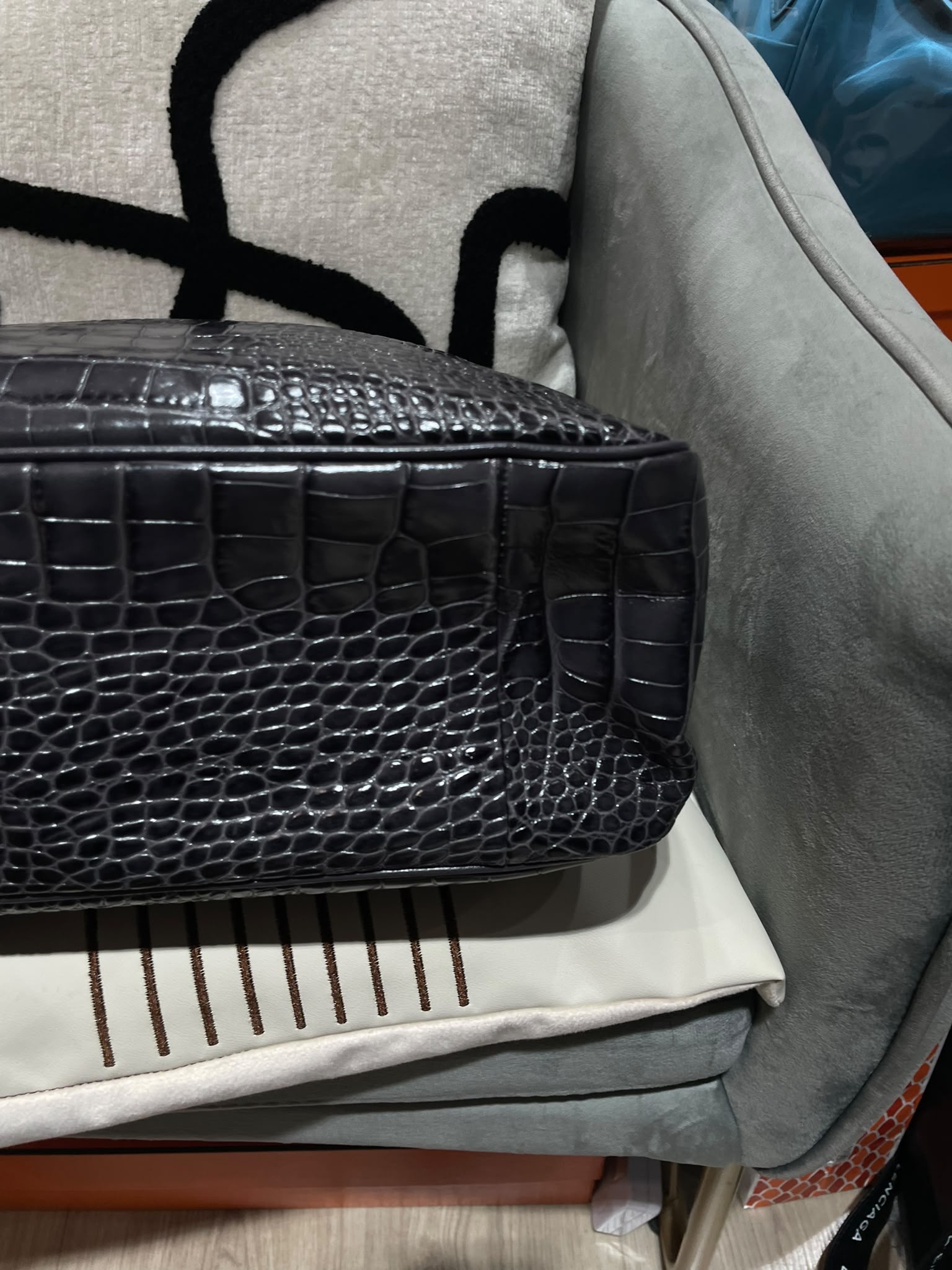 Longchamp 灰色鱷魚壓紋 Tote bag 100%Authentic, 98%New
