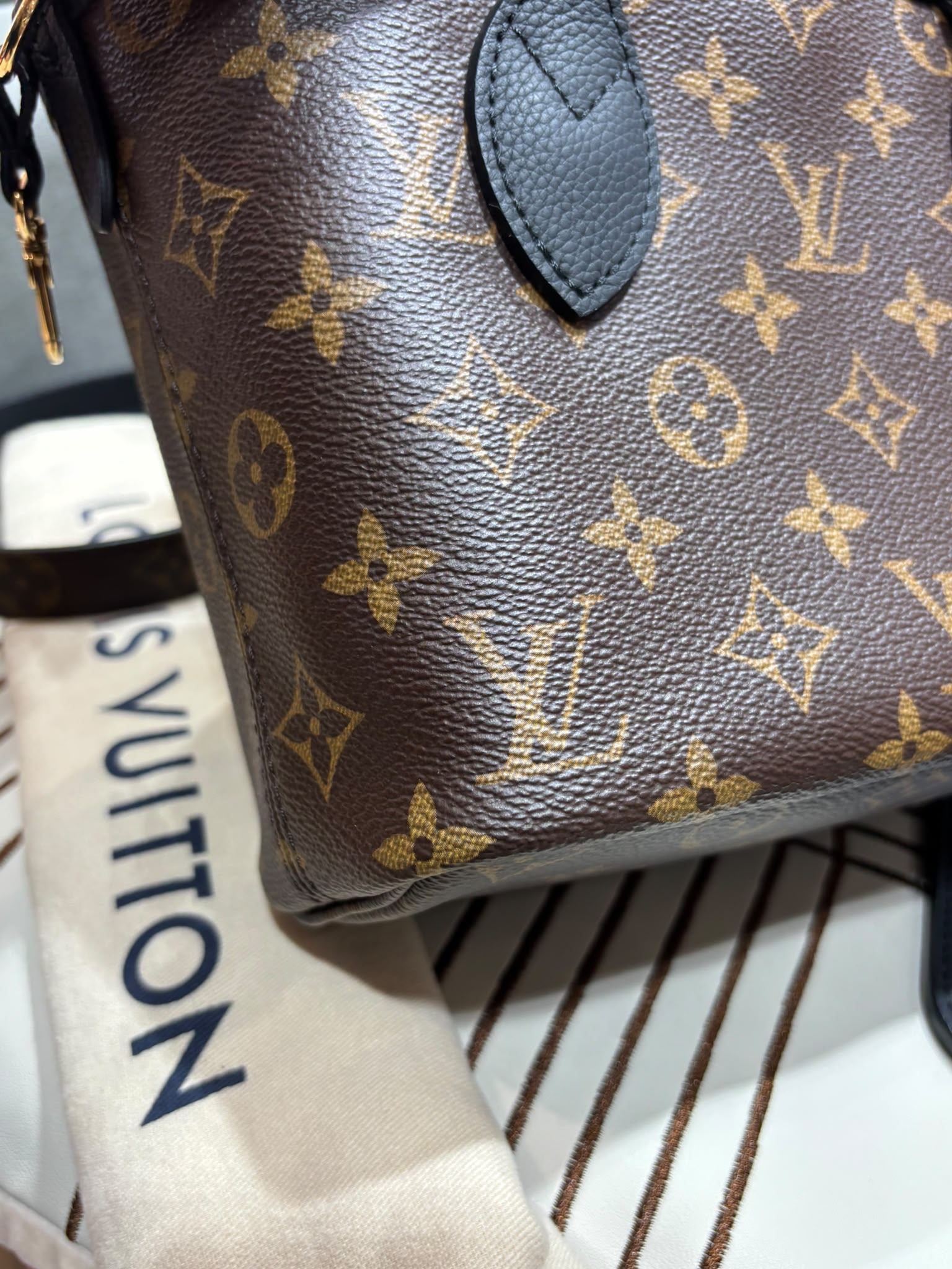 LV Neverfull Inside out bb leather100%Authentic, 99%New ✅pouch ✅Dust bag✅Box