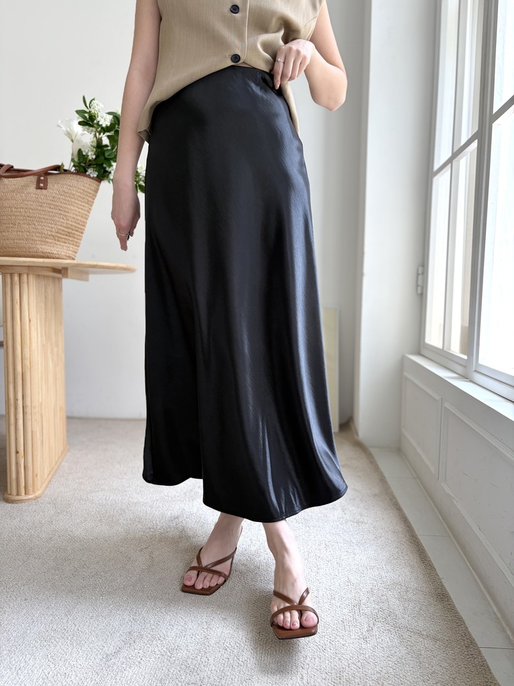 Satin Structured Skirt (Black)