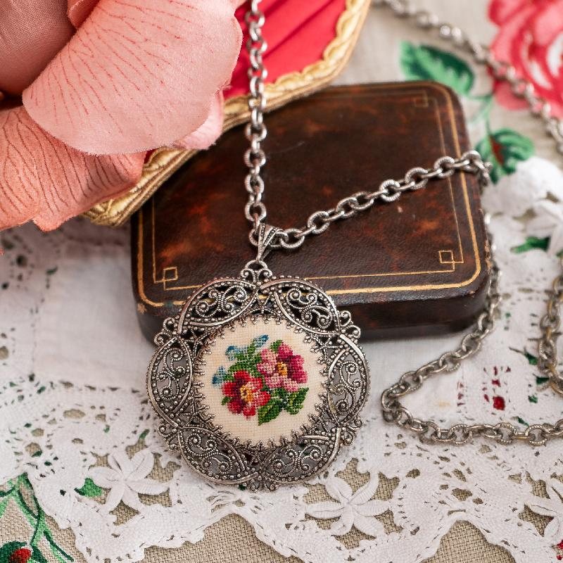 Vintage C.a.1960s Austrian Petit Needlepoint Floral Silver Tone Large Pendant Necklace (NZ007)