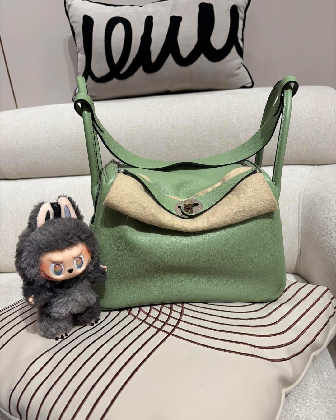 Hermes Lindy 26,STAMP Z Vert criquet  ,100%Authentic,98%new ✅專門店收據✅dust bag✅box