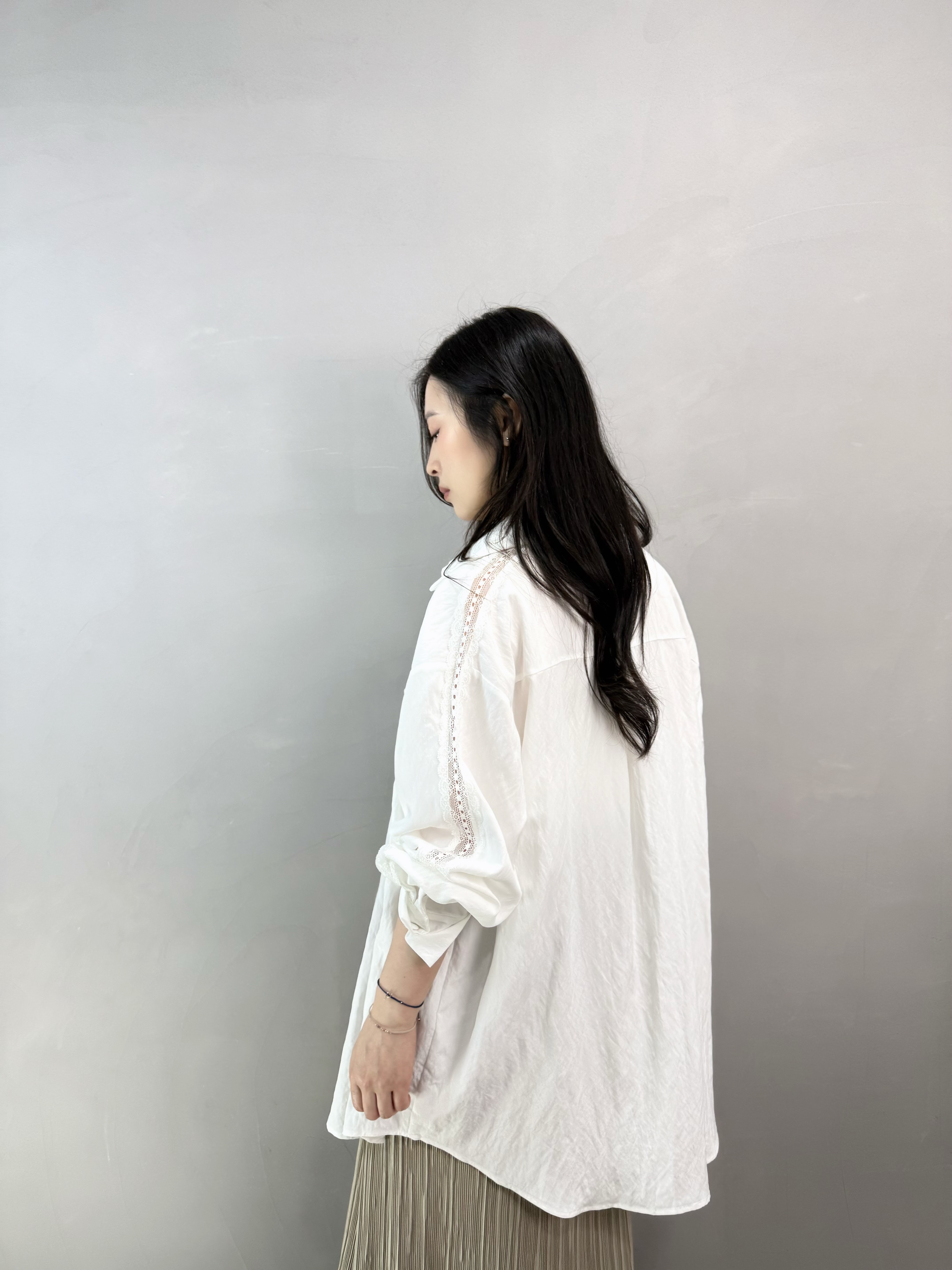 L70 Lace袖邊恤衫