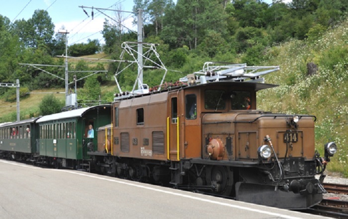 Kato N 9mm 軌 Ge6/6-I <雷蒂亞鱷魚> & 阿爾卑斯山綠色客車