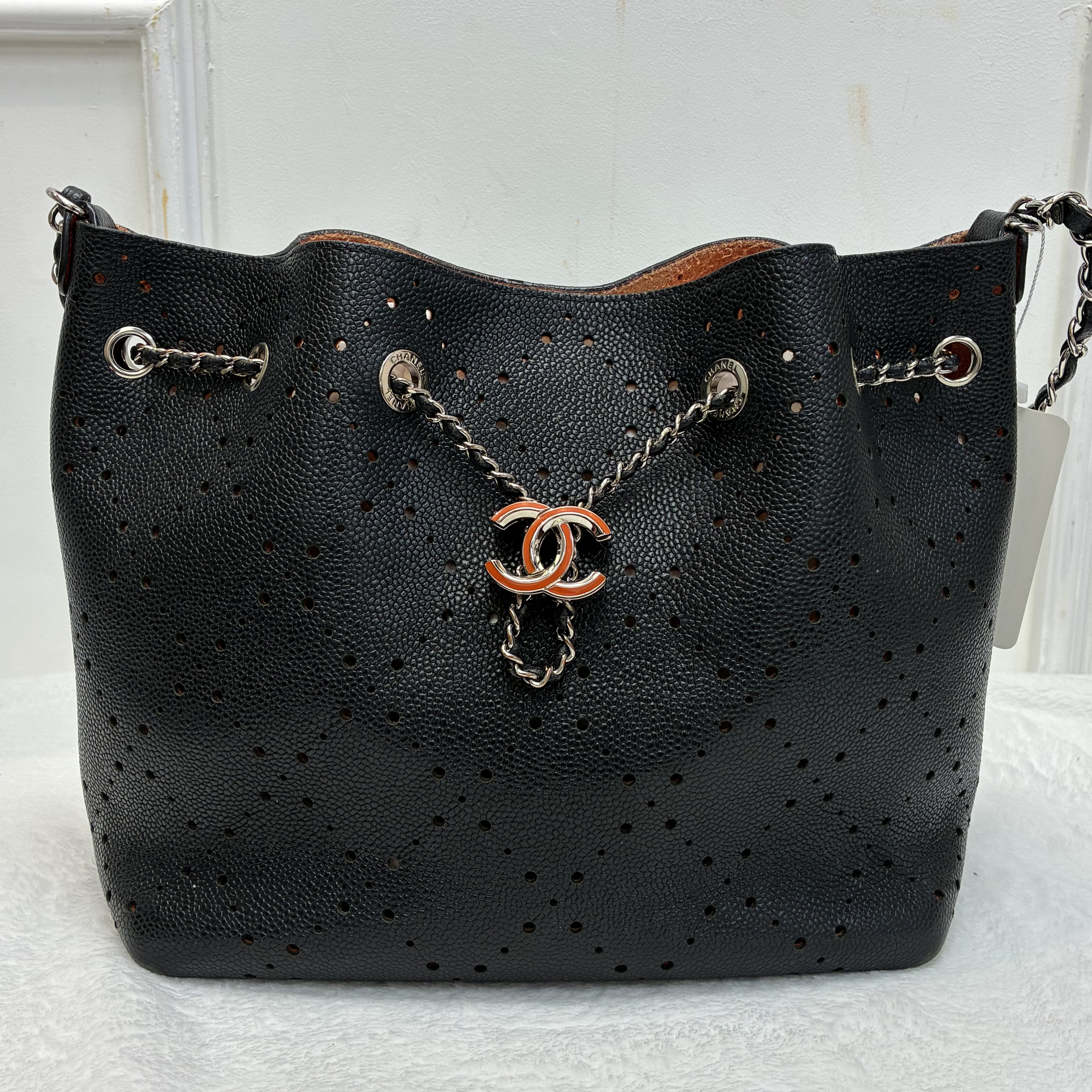 Chanel CC Drawstring Bucket Bag Perforated Caviar 黑色穿孔魚子醬皮革抽繩水桶包