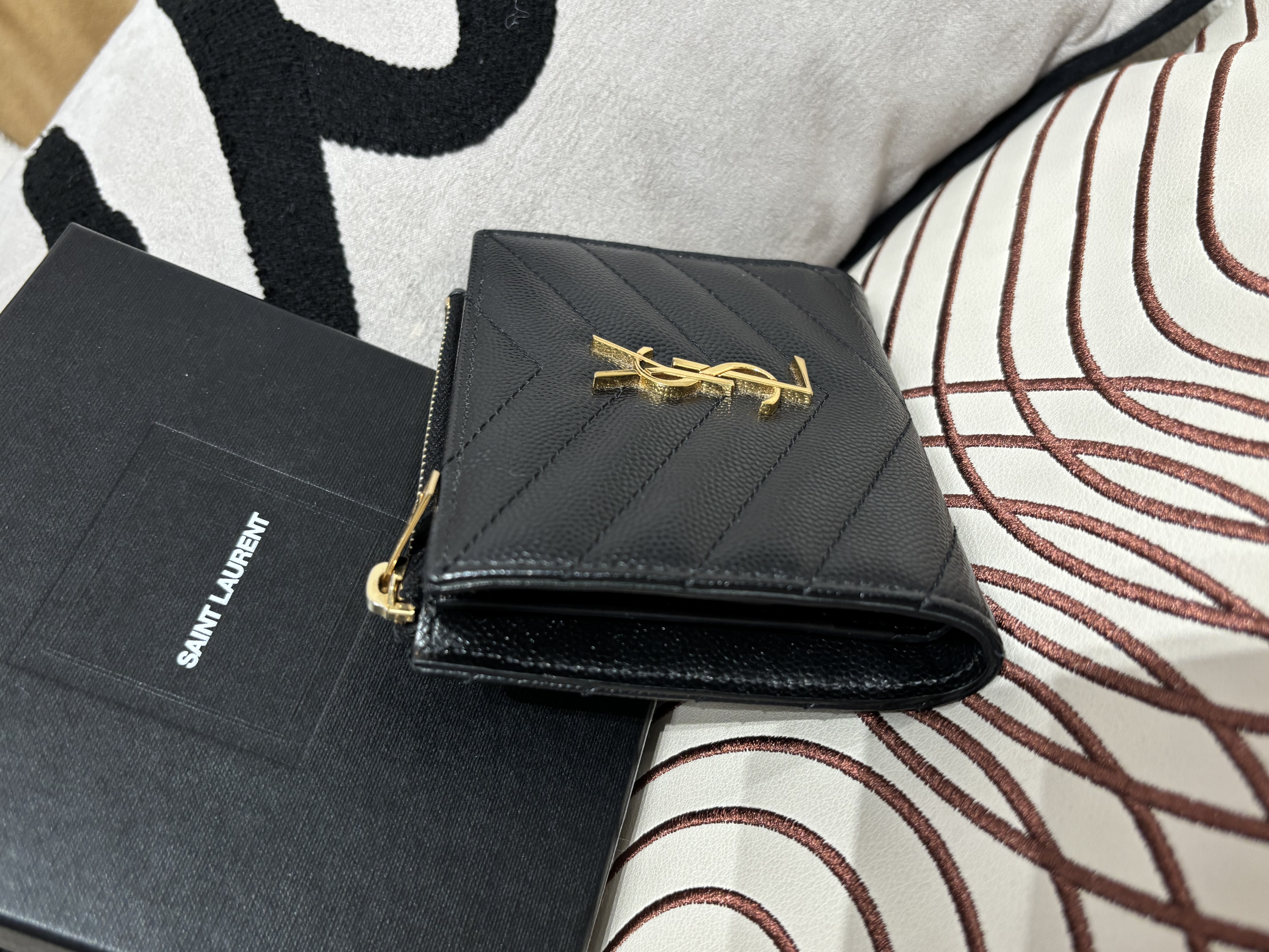 Ysl wallet 黑色魚子醬牛皮金扣 100%Authentic ,98%new✅收據副本✅盒