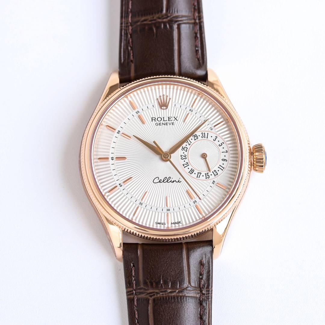 劳力士 ROLEX 切利尼日历型！🎮OT2 强势来袭！真正的机芯功能，跟正品一样的体验，细节方面：切力尼系列 【尺寸】39毫米，厚度11.5毫米！ 【机芯】搭载定制版劳Rolex3165一体机芯，大三针带小针日历功能，功能同原版一致！ 【表壳】316L精钢，顶级电镀厚金+抗氧化保护，还原本质！ 【字面】雕刻波浪纹底制造工艺 纹路立体感超强！🎮 【指针】原装顶级批花工艺！ 【镜面】蓝宝石玻璃水晶镜面！ 【表带+扣子】纹节清晰、顶级全包边工艺柔软的类美洲牛皮表带，同原版针扣方便使用！ 匠心力作 打造正品的体验 给您复刻带来不一样的正品感觉 欢迎各位表友品鉴！🎮