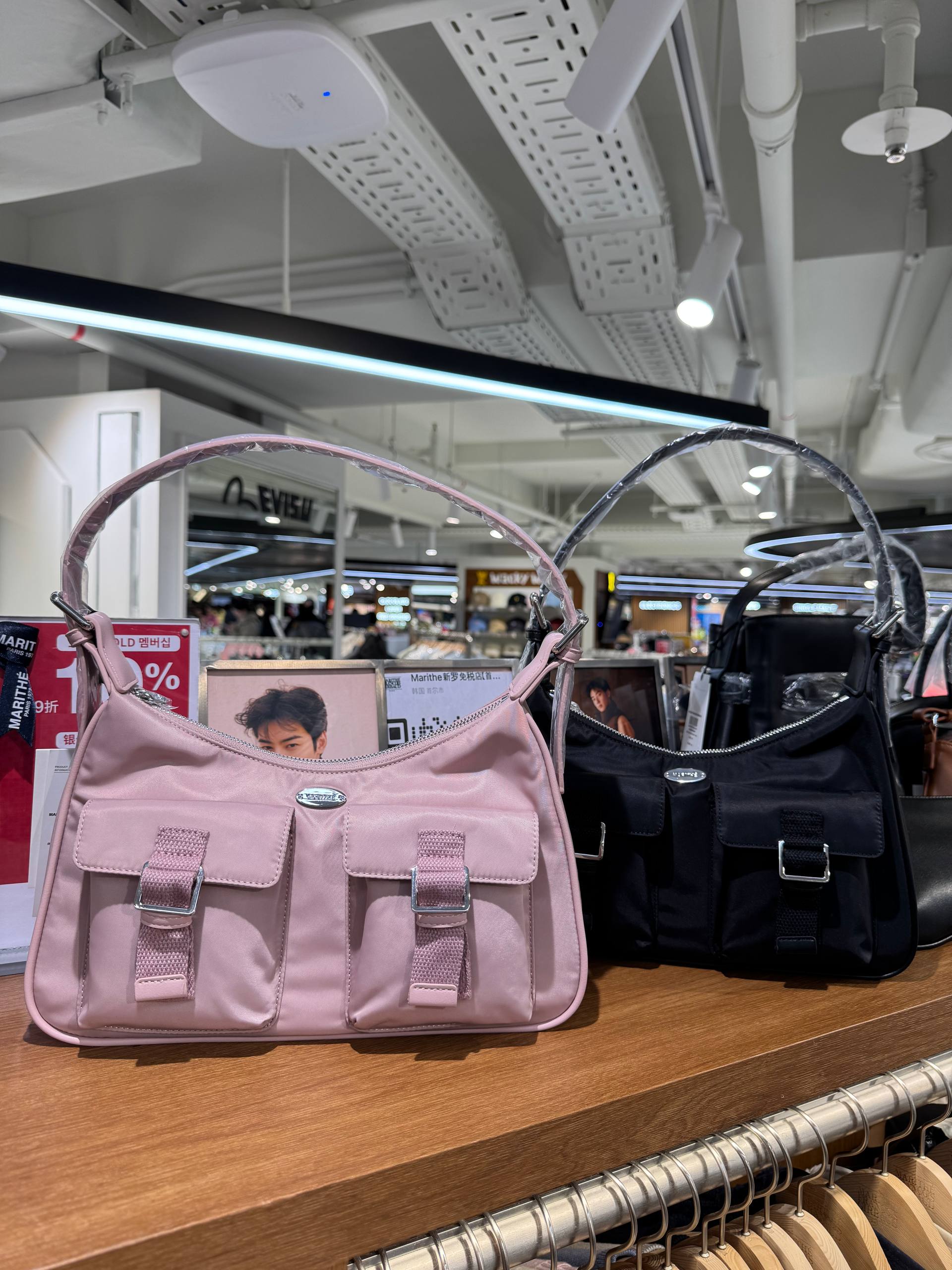 🇰🇷Marithe 尼龙斜挎包✨