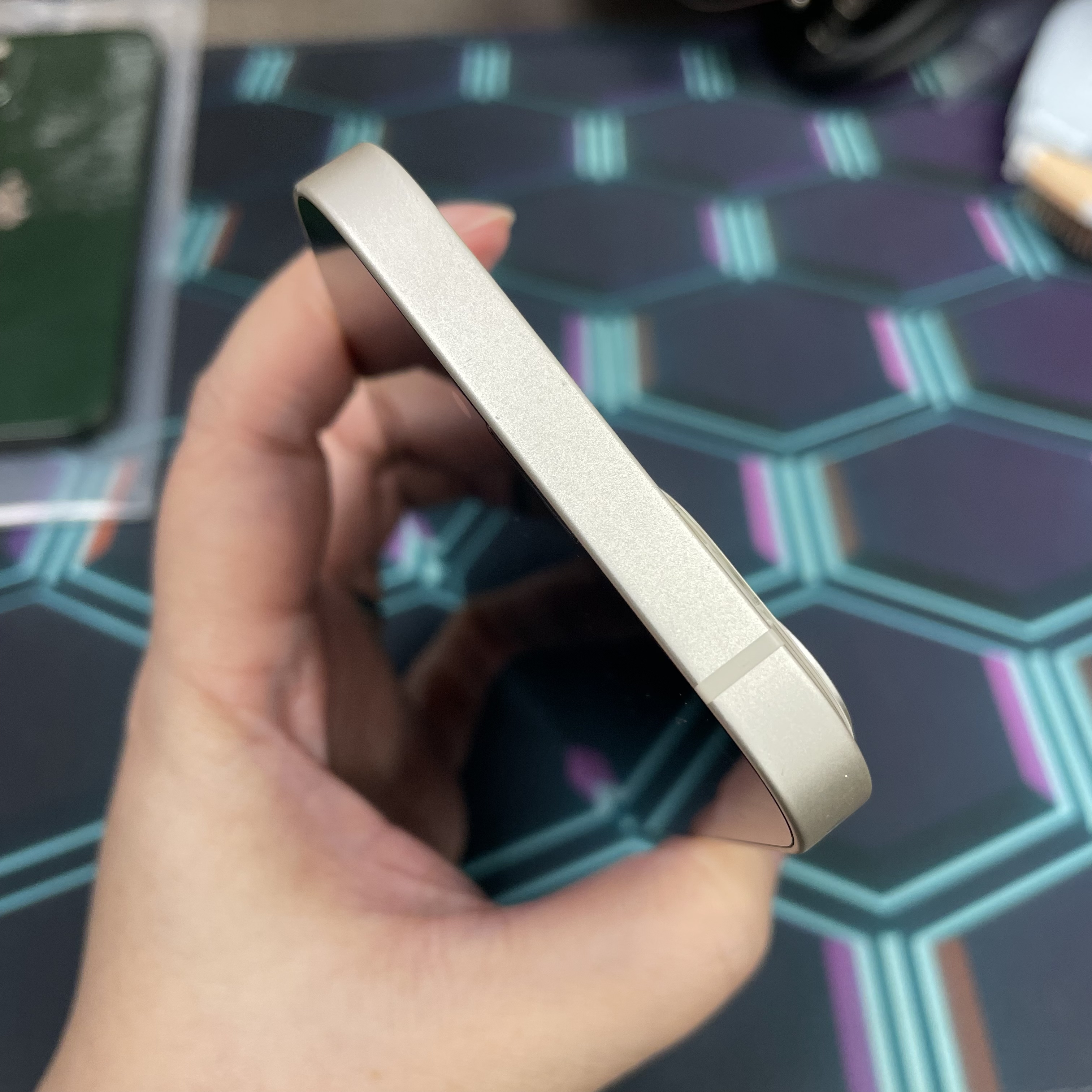 *8351 13 勁靚機 256GB 電80 白色 white
