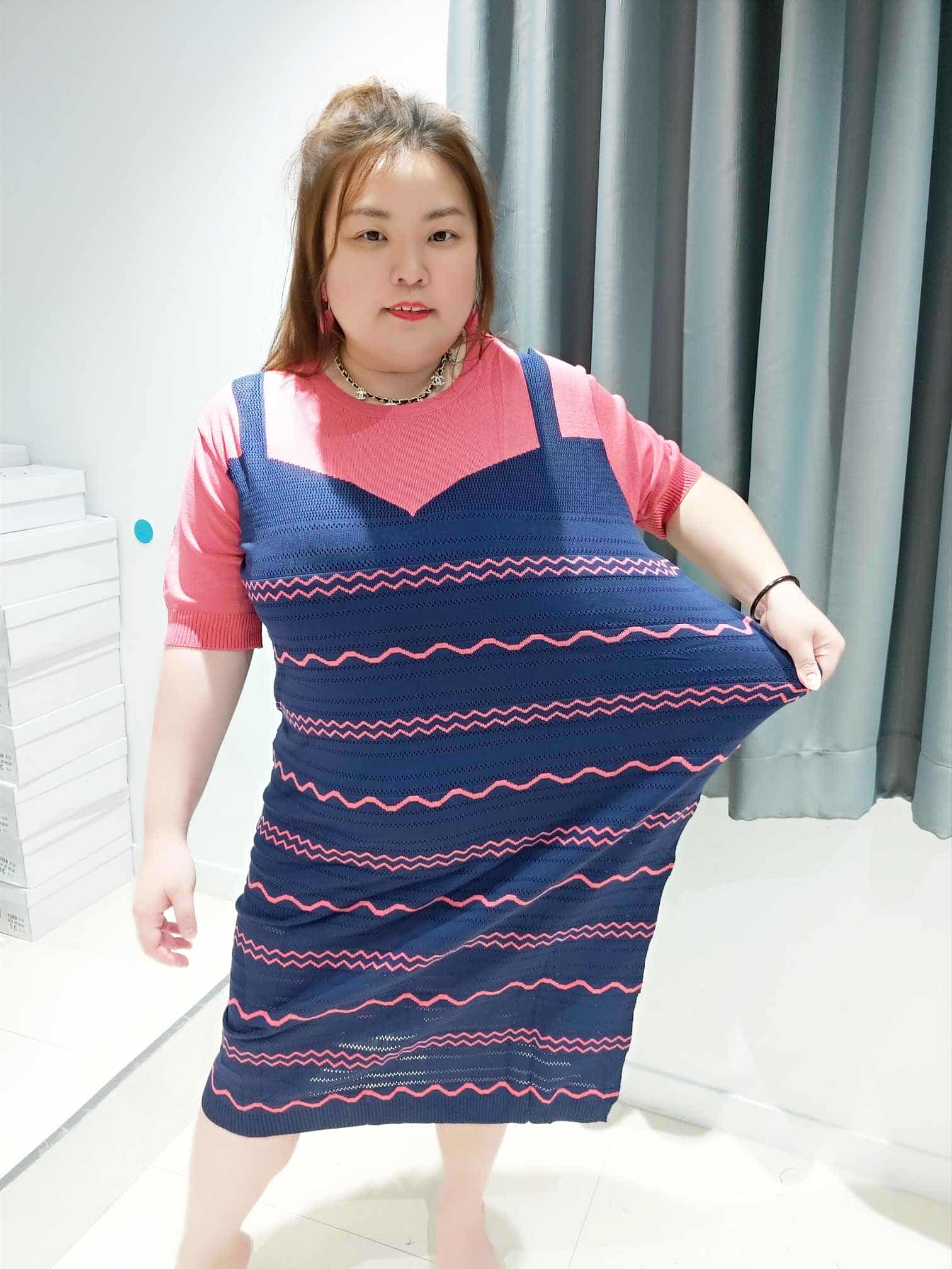 DOA14 拼色针织波纹设计连衣裙