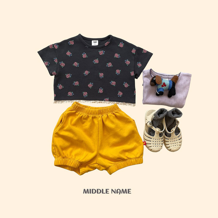 🇰🇷middle name tee