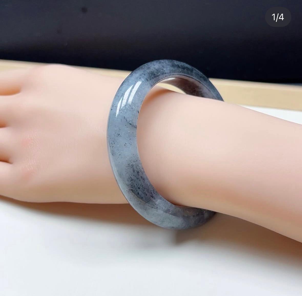 56mm 水墨畫冰種烏雞翡翠福鐲（附送香港鑑定證書）