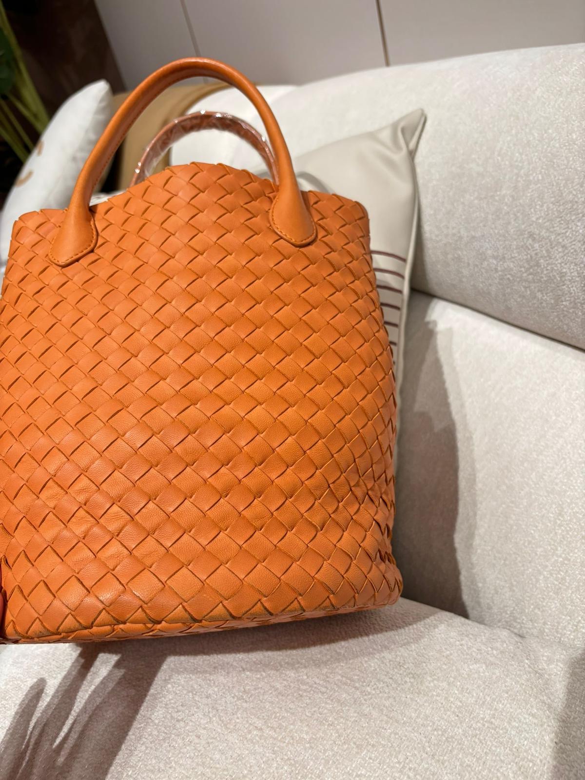 Bottega Veneta BV Bucket Bag 100%Authentic, 90%New