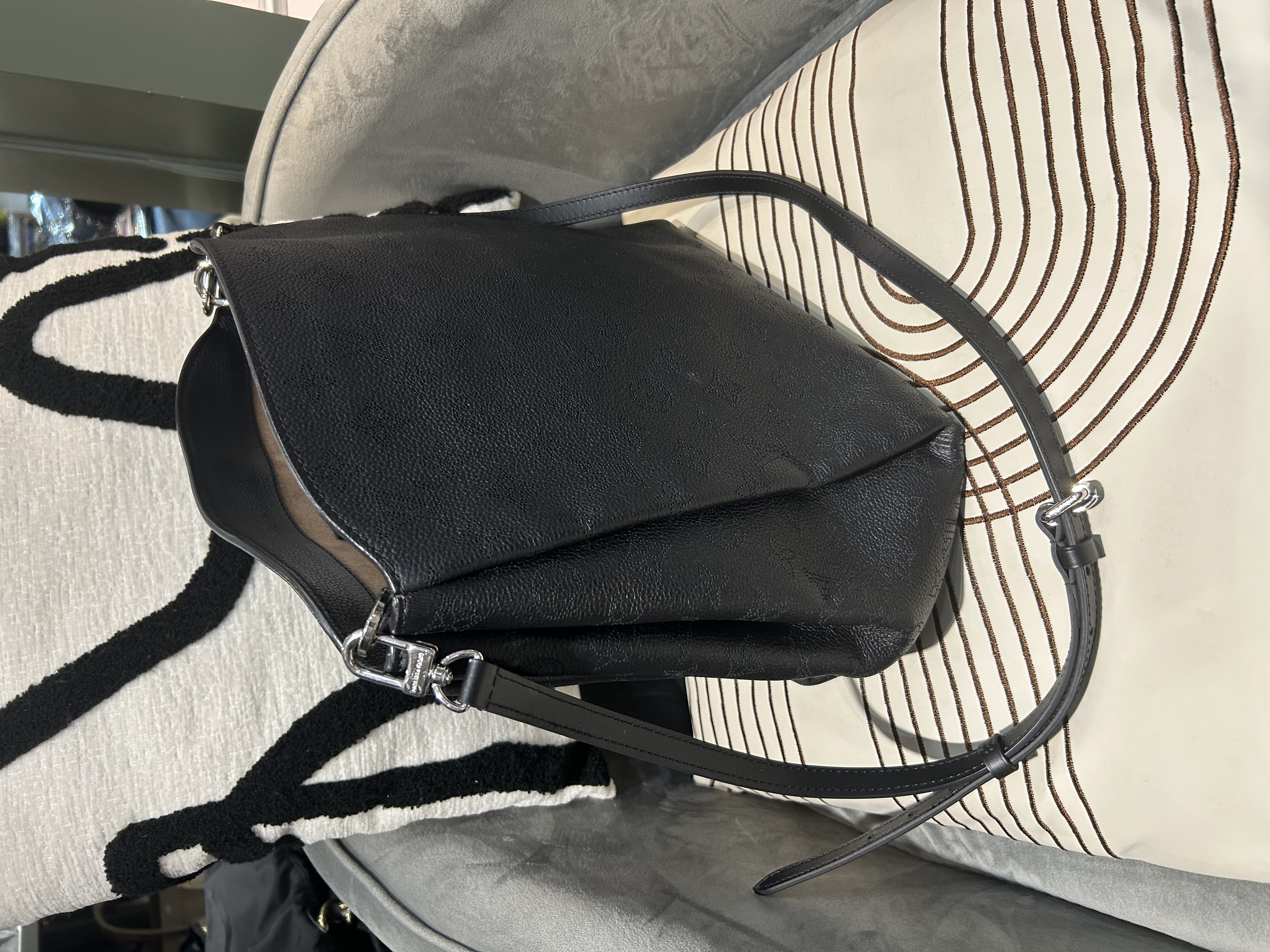 Lv Babylon 2way bag black calfskin 100%Authentic ,98%new✅dust bag W27cm x D15cm x H32cm