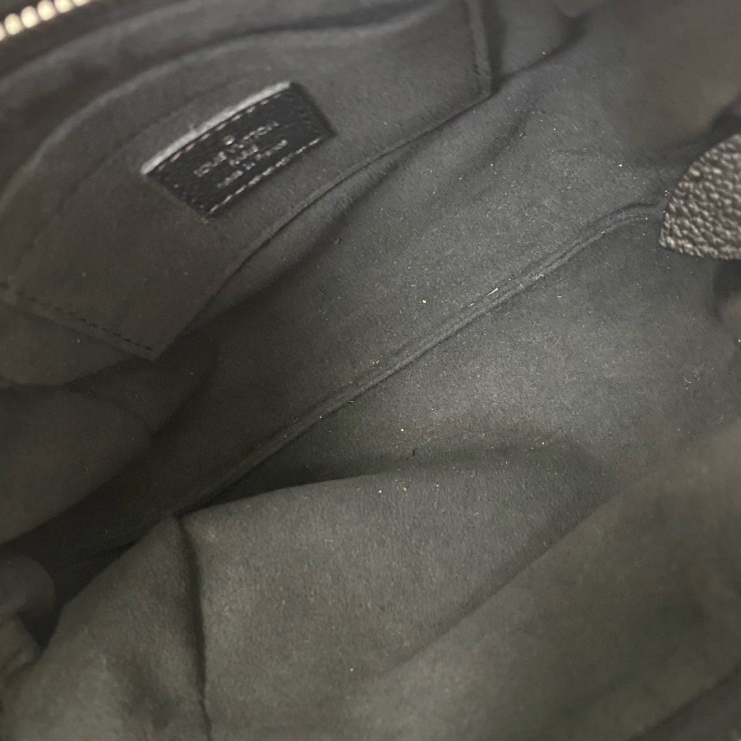 【預訂貨品】Lv黑色全皮雲朵包 