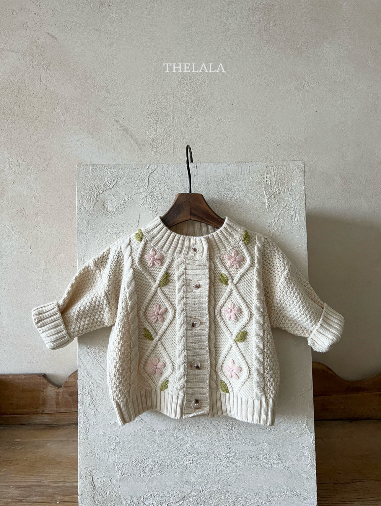 🌸預訂 韓國直送🌸🇰🇷THELALA花卉繡線麻花針織開襟外套