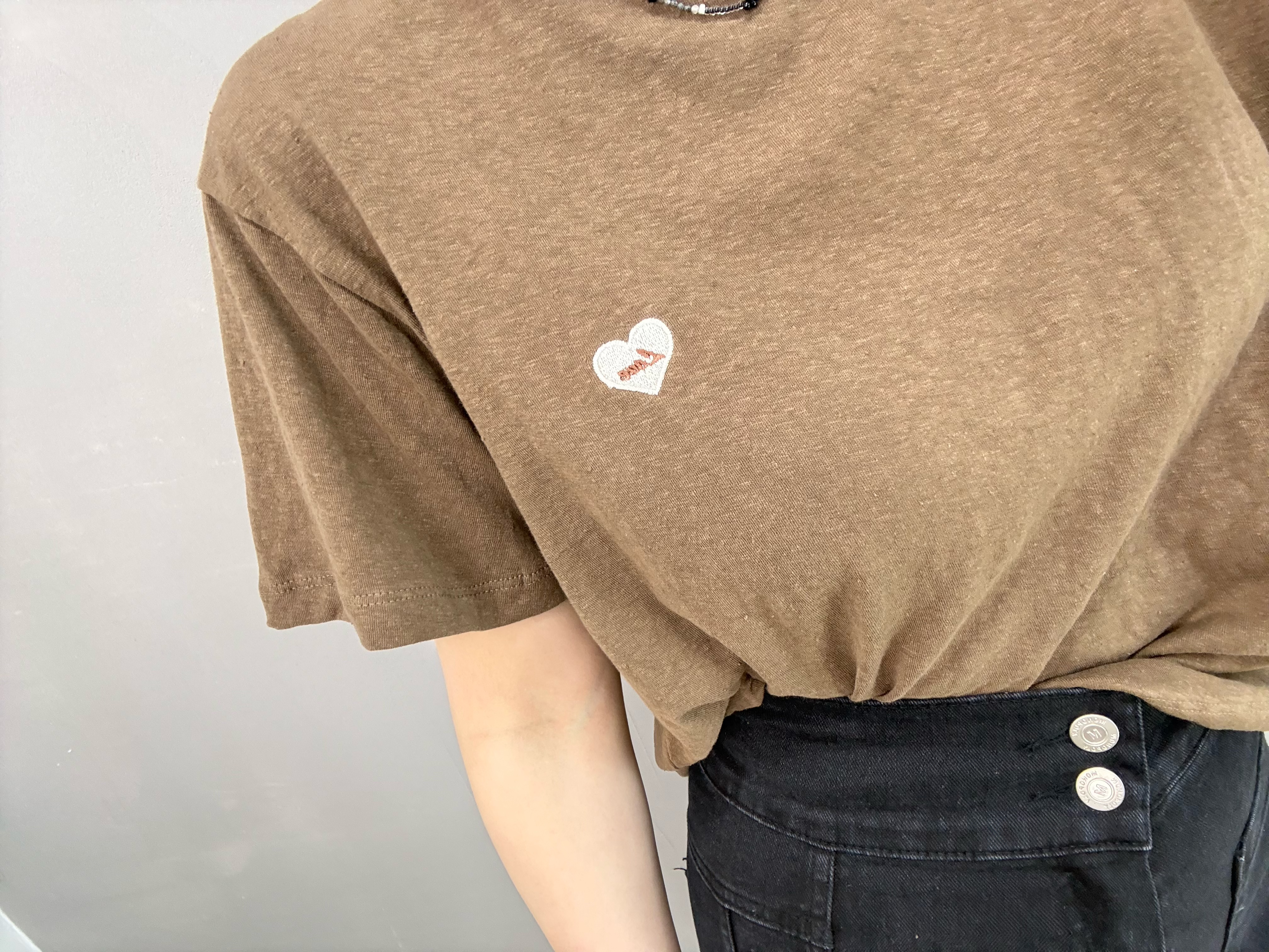 X66 刺繡心心短tee