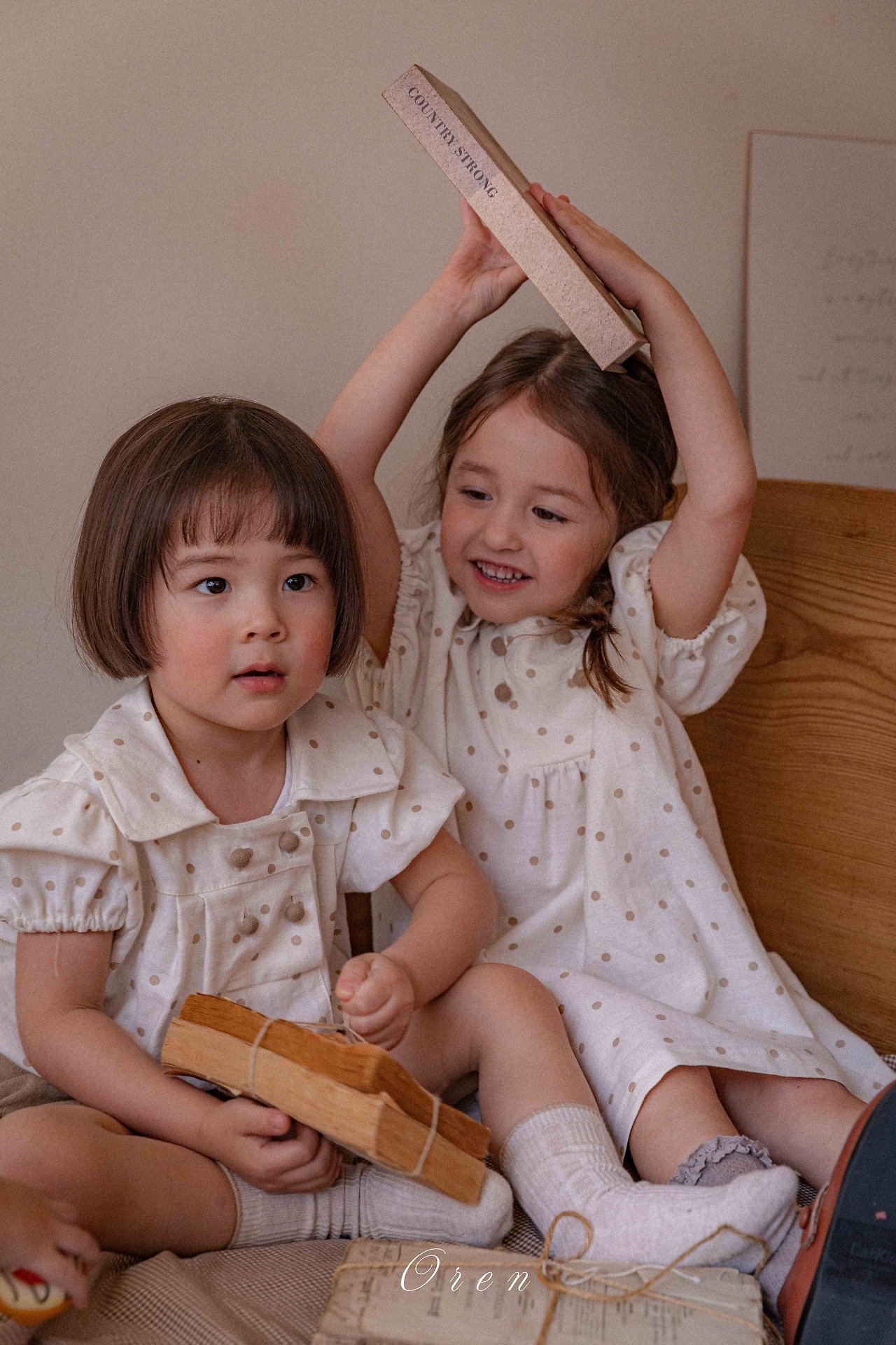 ☀️預訂 韓國直送☀️🇰🇷Oren 雙排鈕扣波點翻領亞麻混紡短袖包屁衣/連身裙/上下套裝