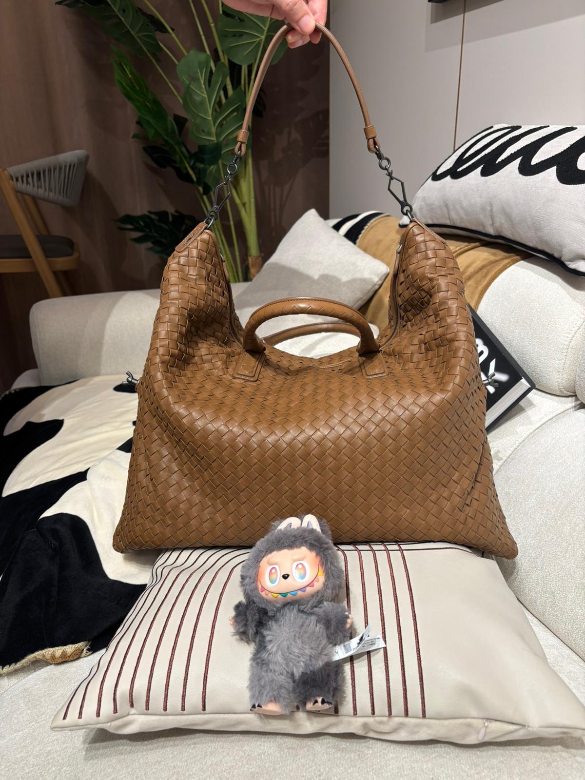 Bottega Veneta BV 2Way Hobo Bag 100%Authentic, 98%New 