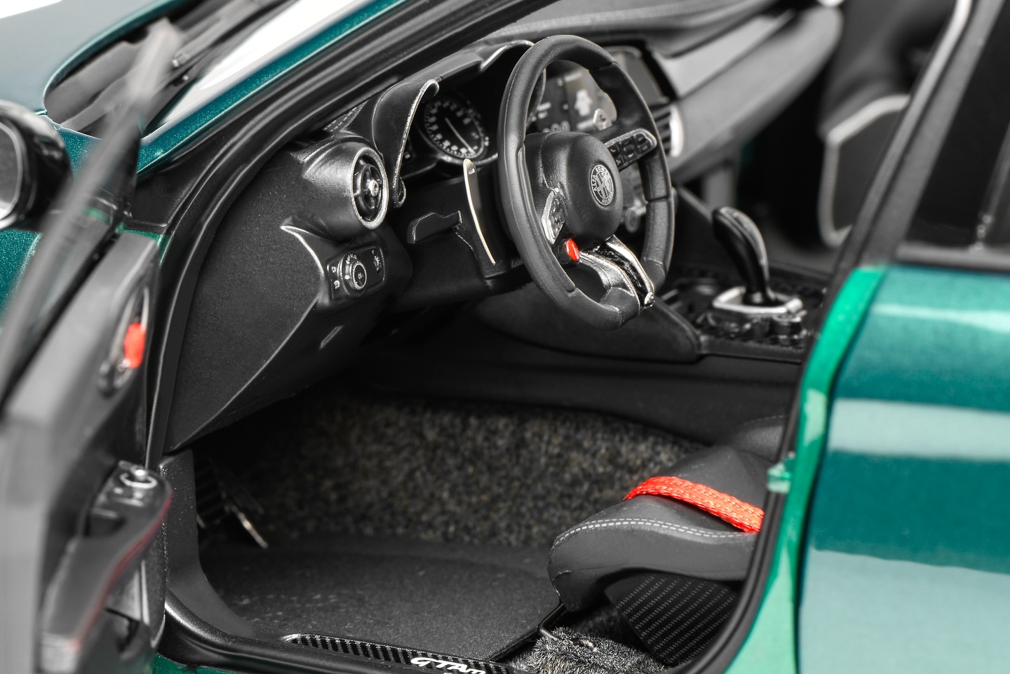 *READY STOCK MOTORHELIX 1/18 Alfa Romeo Giulia GTAm Diecast model Green Two Tone Livery #99