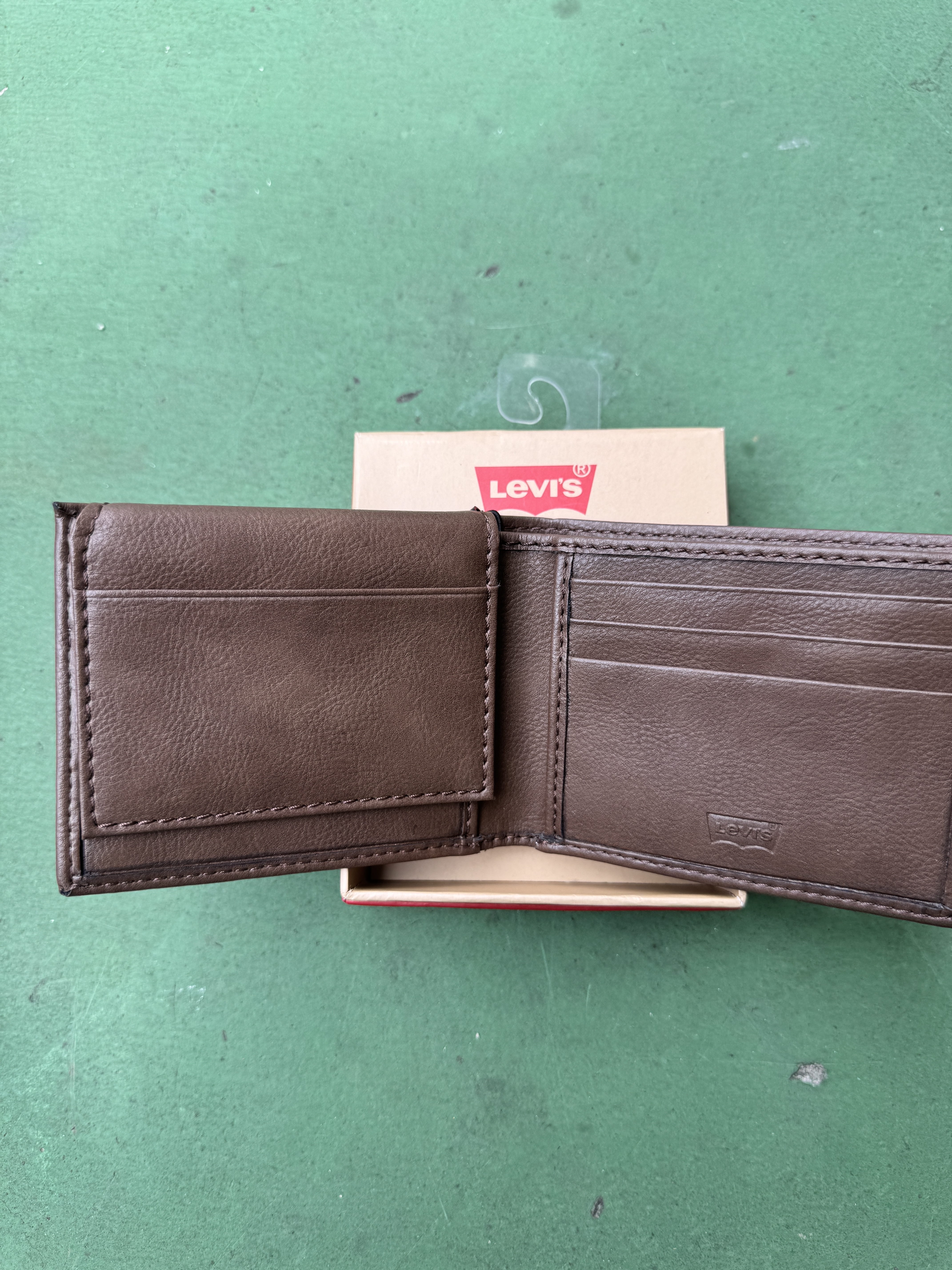 Levi’s啡色皮銀包 (香港現貨)